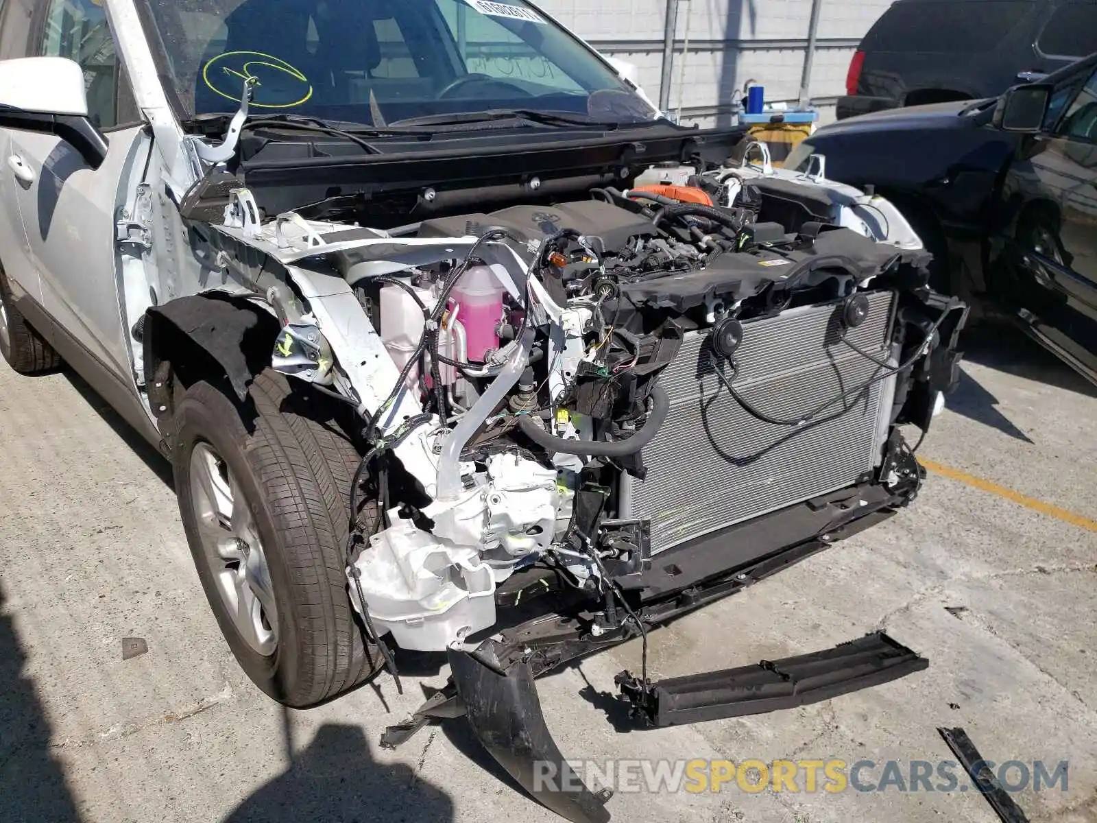 9 Photograph of a damaged car 2T3RWRFV5MW116308 TOYOTA RAV4 2021