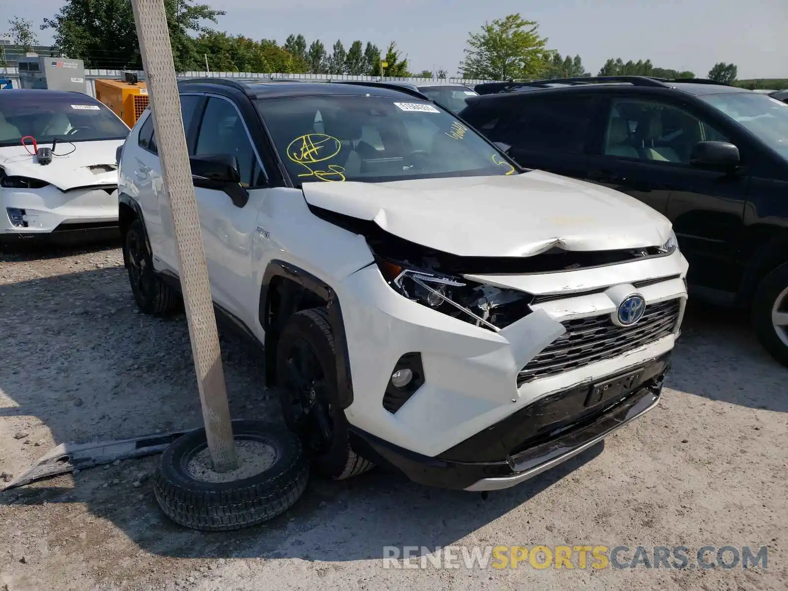 1 Photograph of a damaged car 2T3RWRFV5MW118396 TOYOTA RAV4 2021