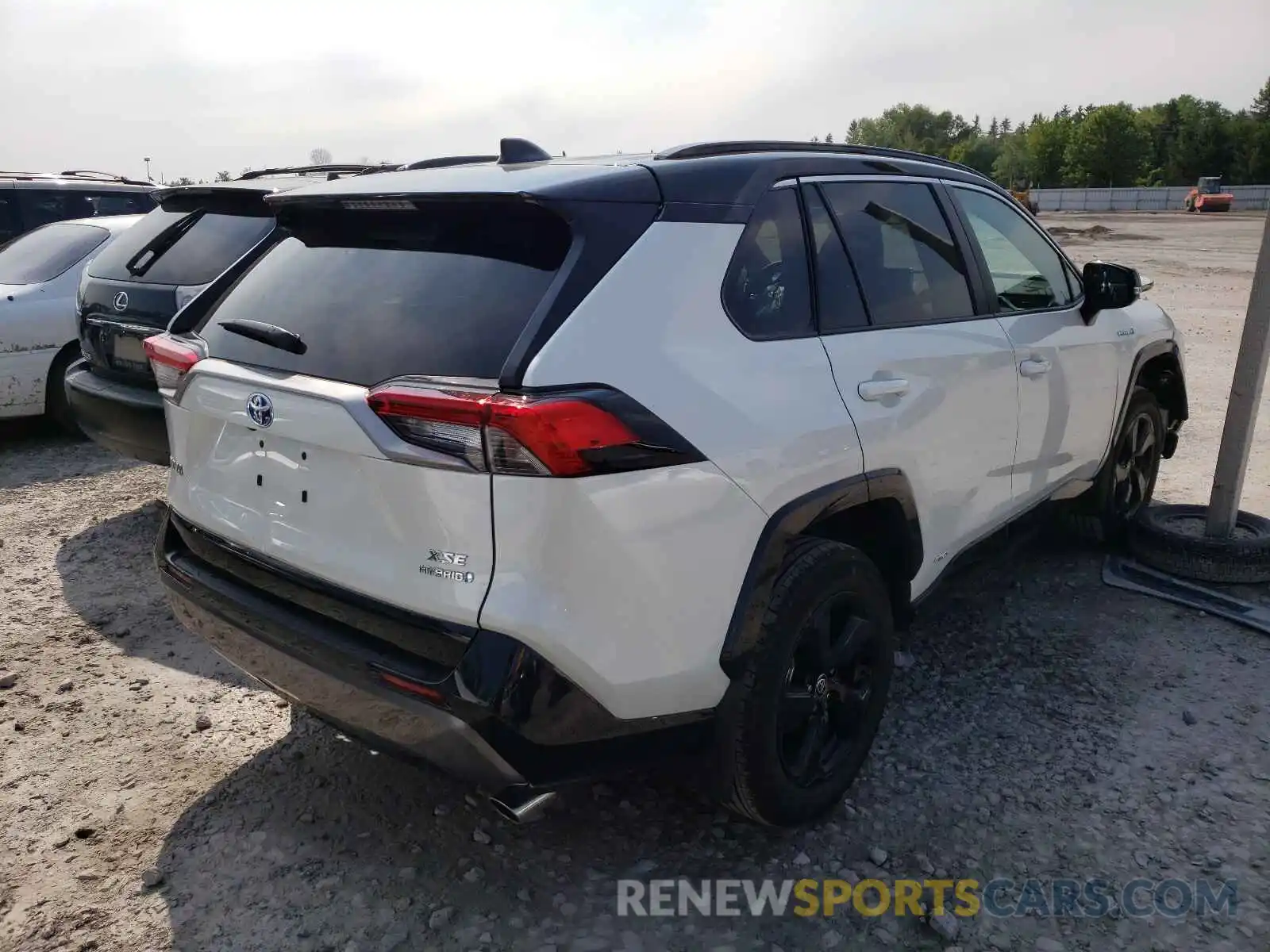 4 Photograph of a damaged car 2T3RWRFV5MW118396 TOYOTA RAV4 2021