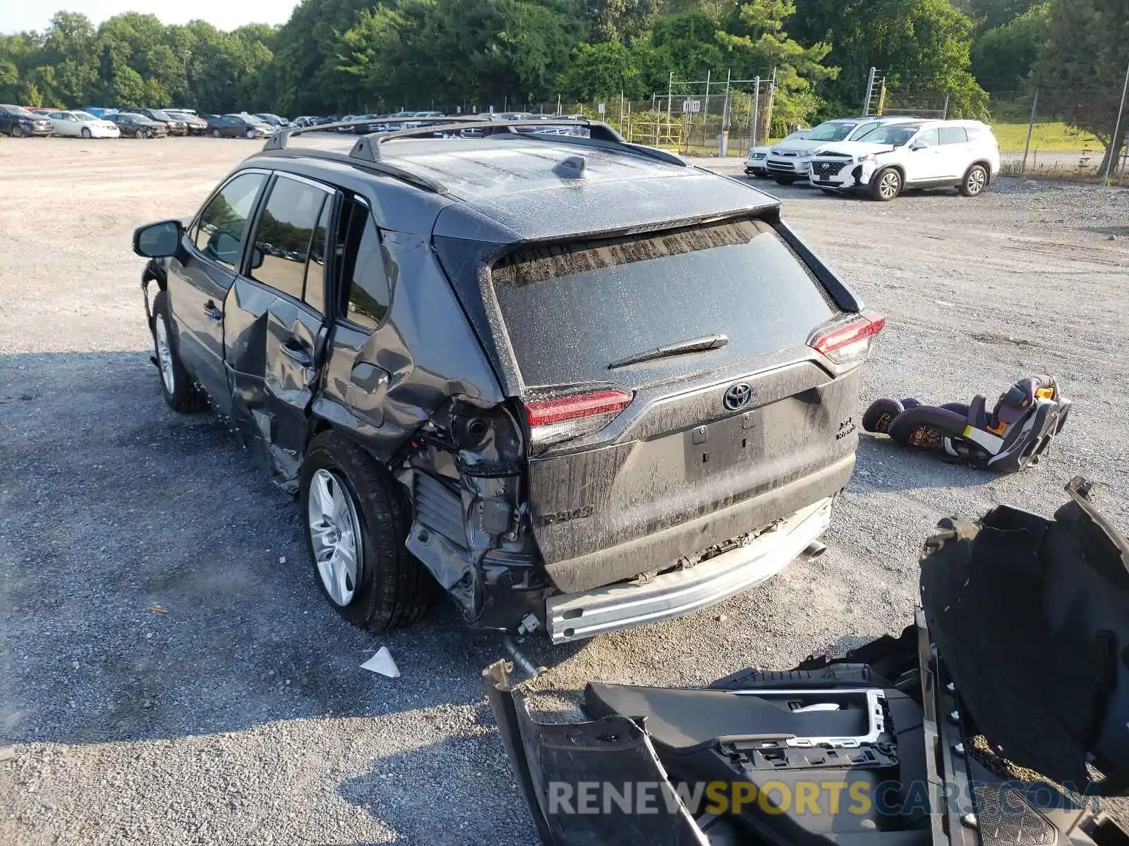 3 Photograph of a damaged car 2T3RWRFV5MW118740 TOYOTA RAV4 2021