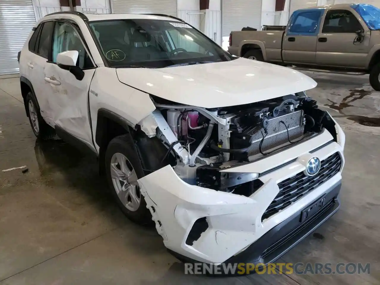 1 Photograph of a damaged car 2T3RWRFV5MW121332 TOYOTA RAV4 2021