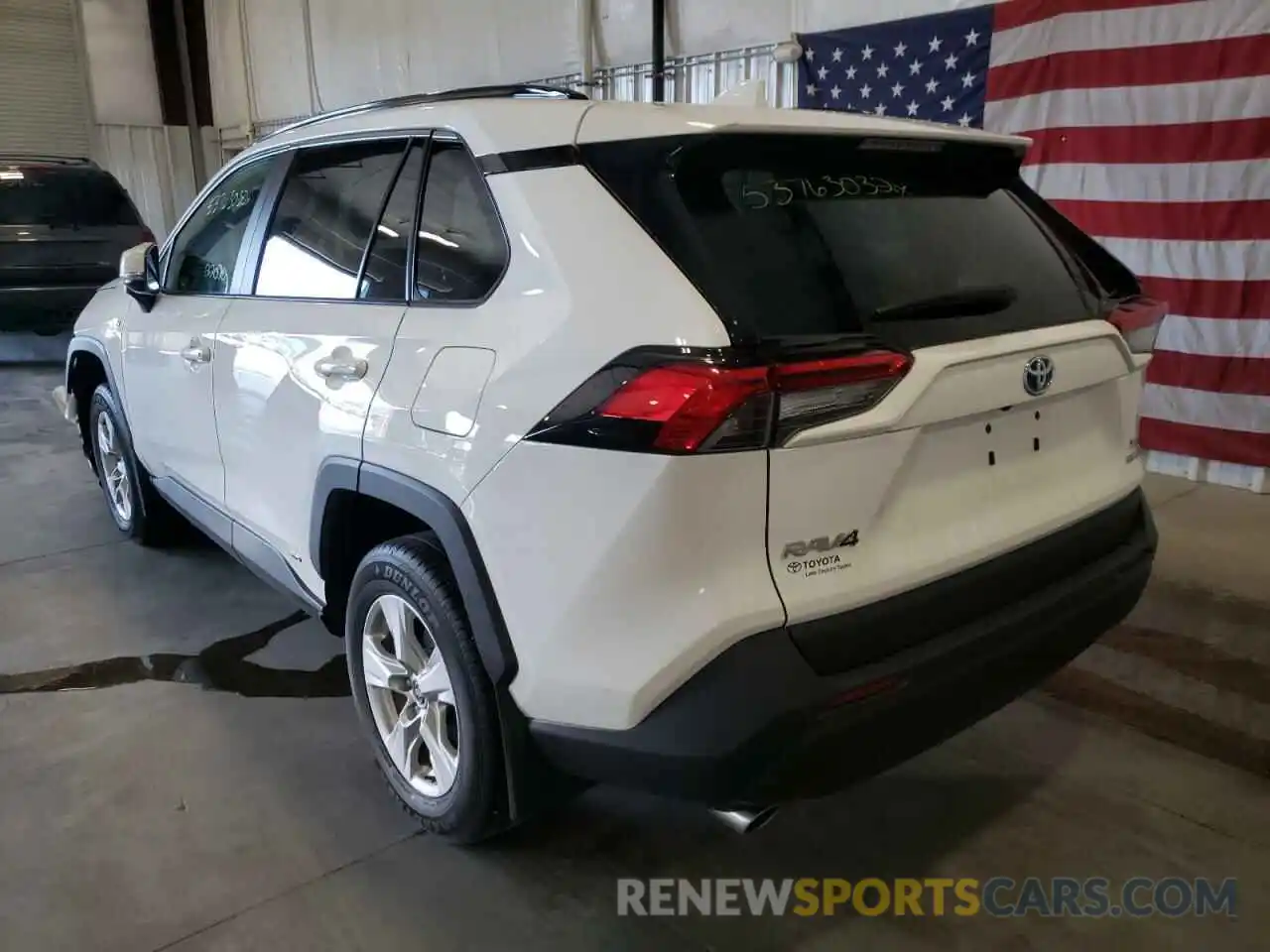 3 Photograph of a damaged car 2T3RWRFV5MW121332 TOYOTA RAV4 2021