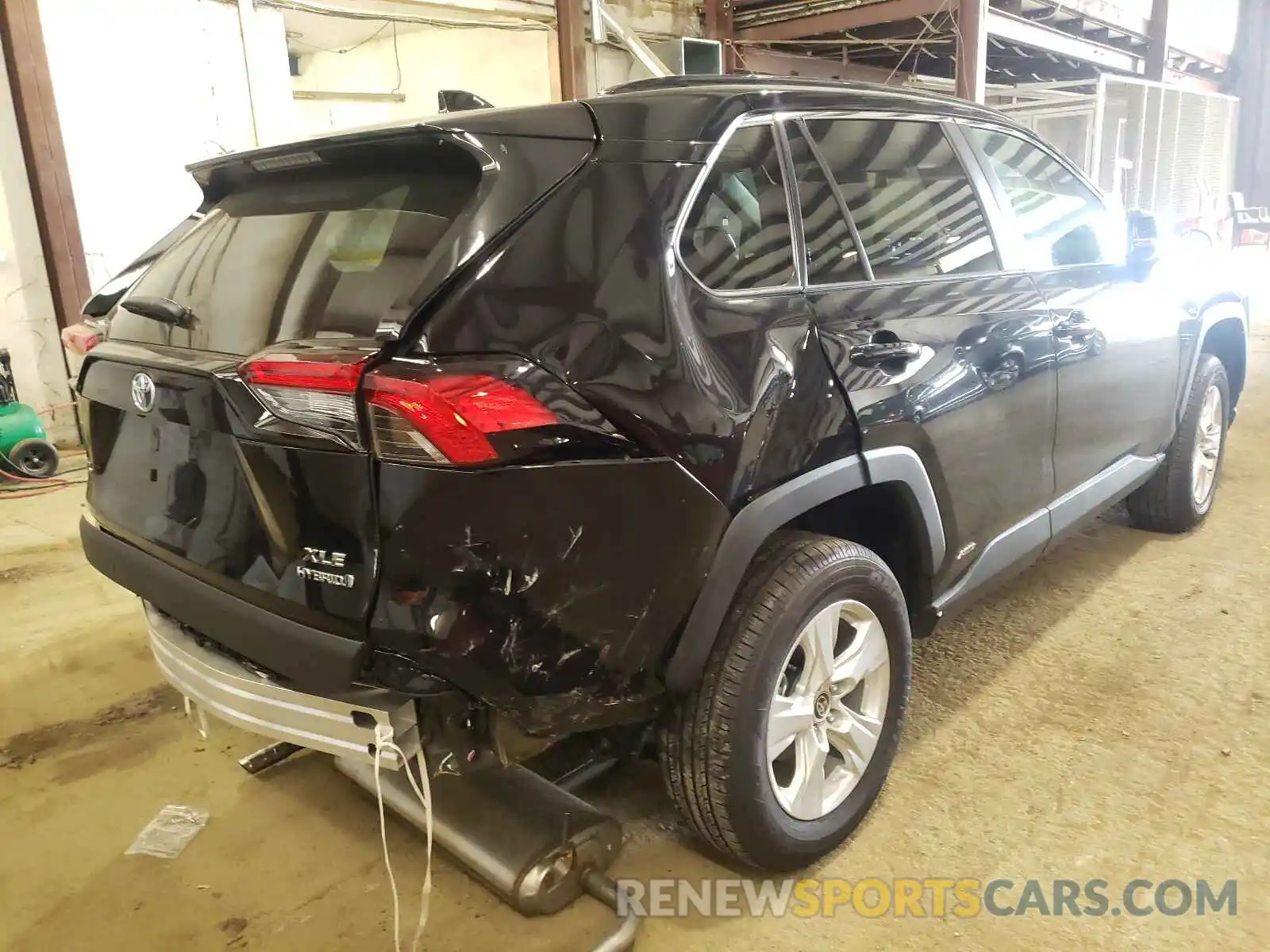 4 Photograph of a damaged car 2T3RWRFV6MW120111 TOYOTA RAV4 2021