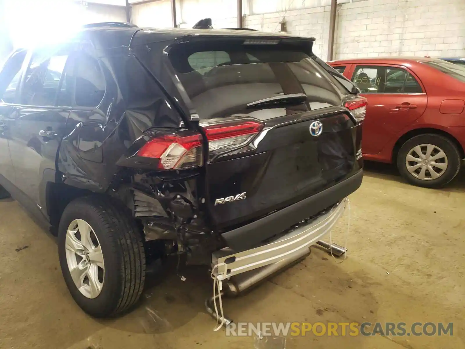 9 Photograph of a damaged car 2T3RWRFV6MW120111 TOYOTA RAV4 2021