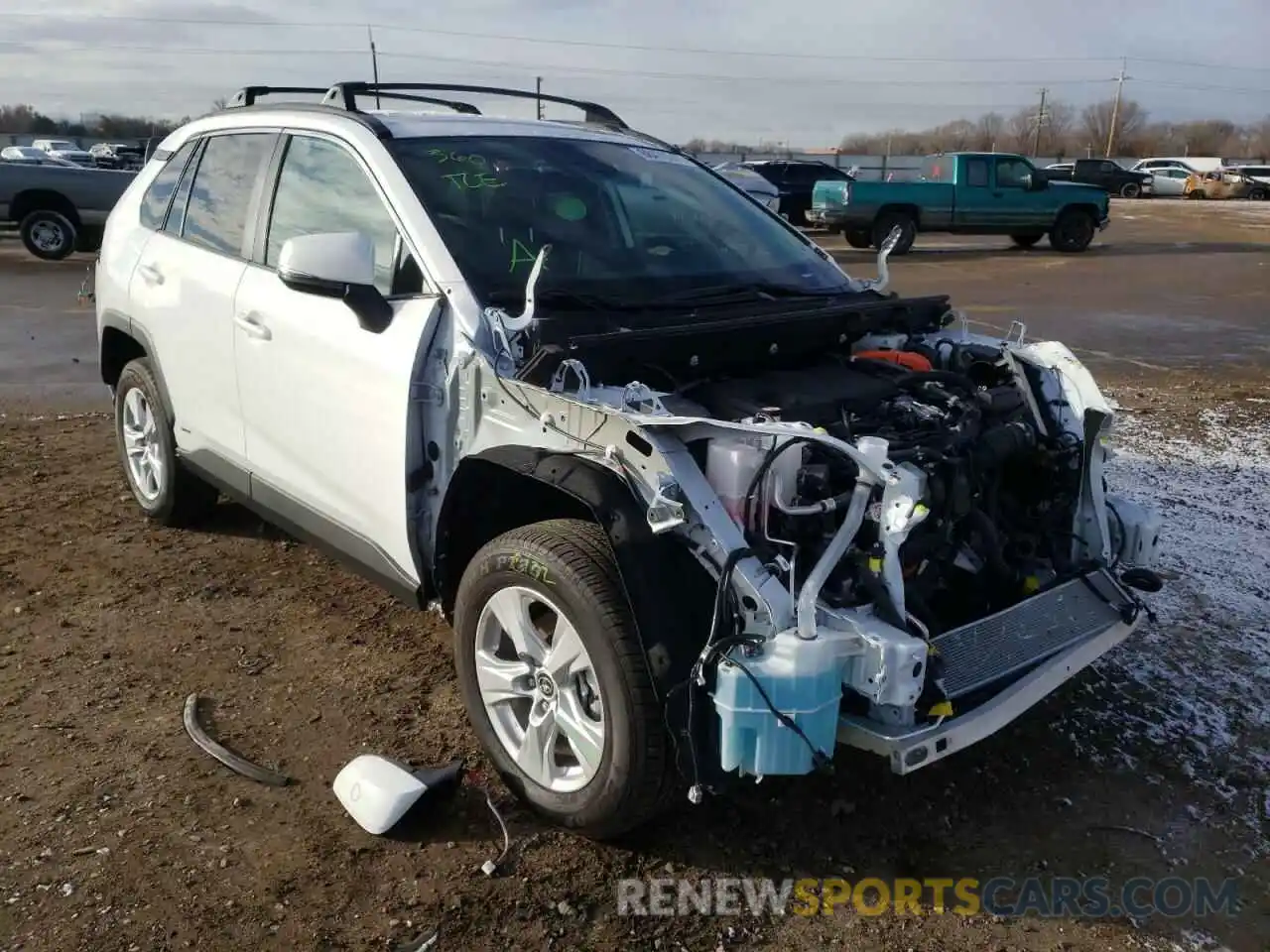 1 Photograph of a damaged car 2T3RWRFV7MW111370 TOYOTA RAV4 2021