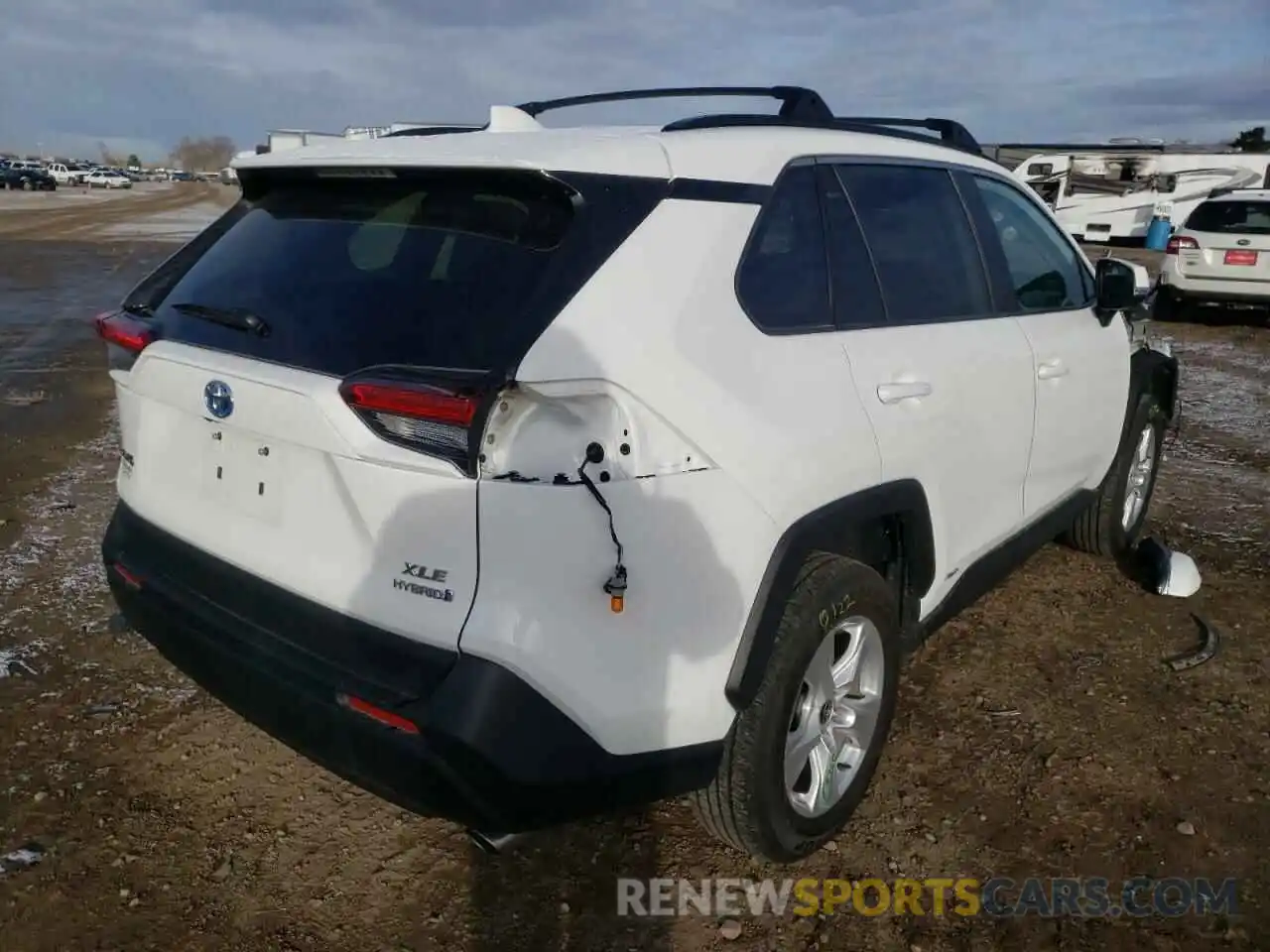 4 Photograph of a damaged car 2T3RWRFV7MW111370 TOYOTA RAV4 2021