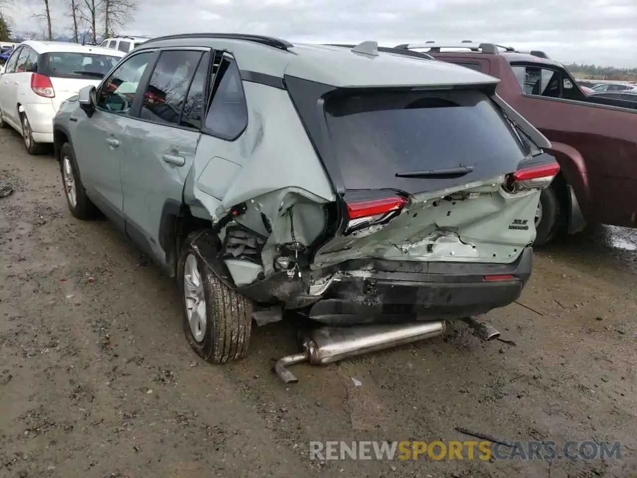 3 Photograph of a damaged car 2T3RWRFV8MW111345 TOYOTA RAV4 2021