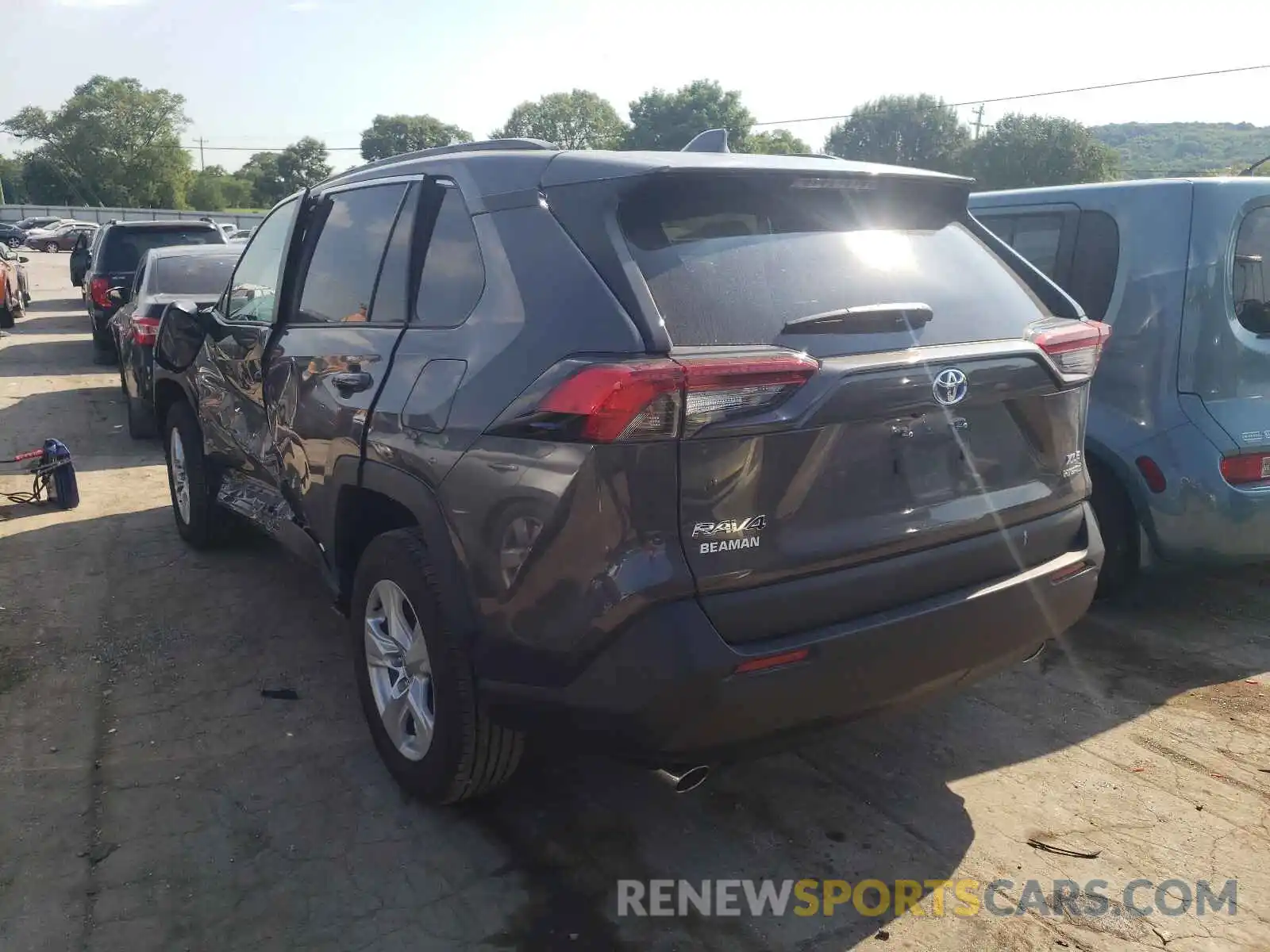 3 Photograph of a damaged car 2T3RWRFV8MW111958 TOYOTA RAV4 2021