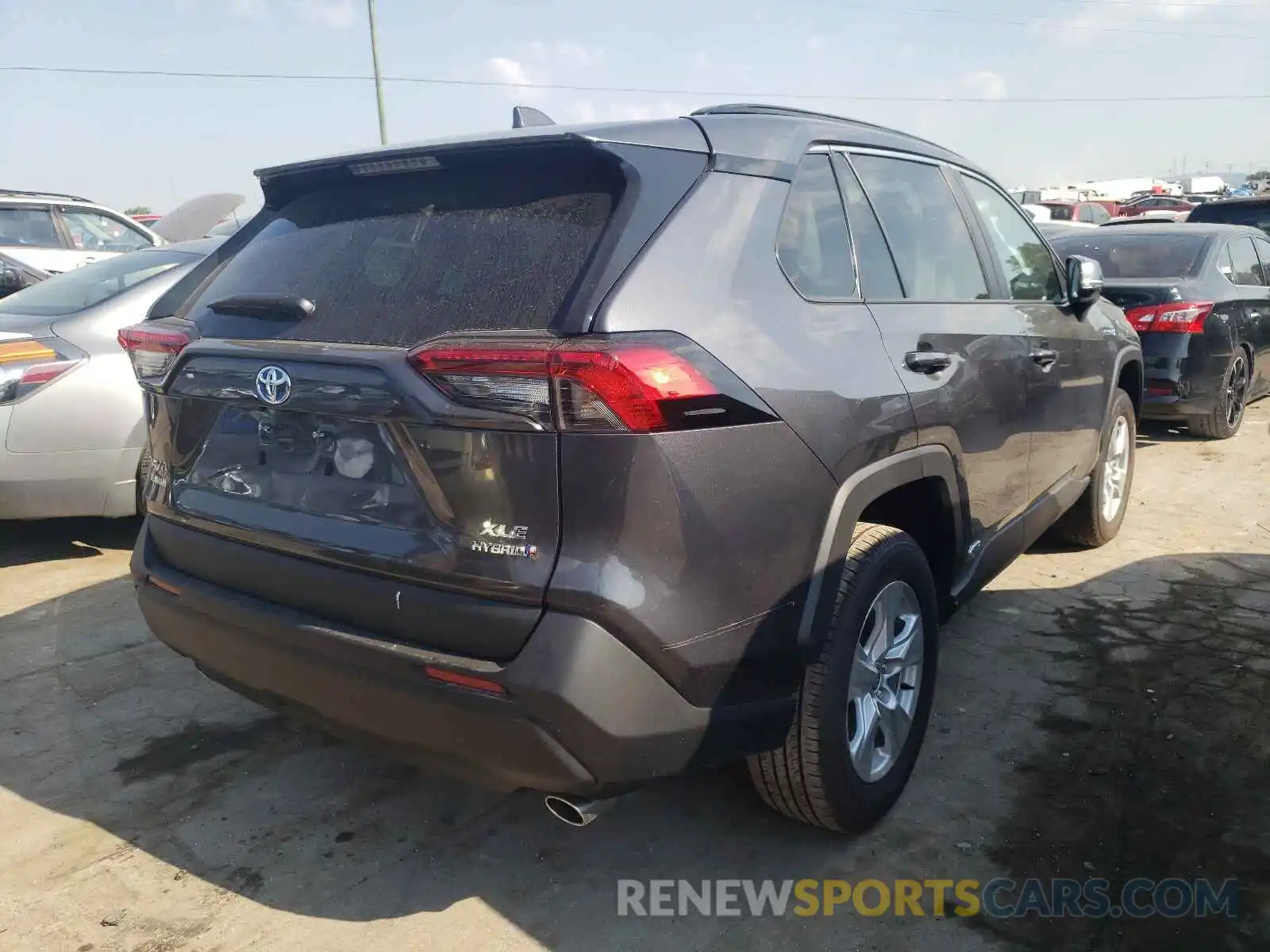 4 Photograph of a damaged car 2T3RWRFV8MW111958 TOYOTA RAV4 2021