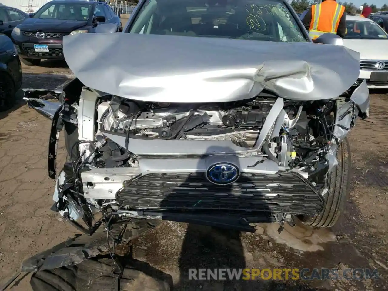 9 Photograph of a damaged car 2T3RWRFV8MW117484 TOYOTA RAV4 2021