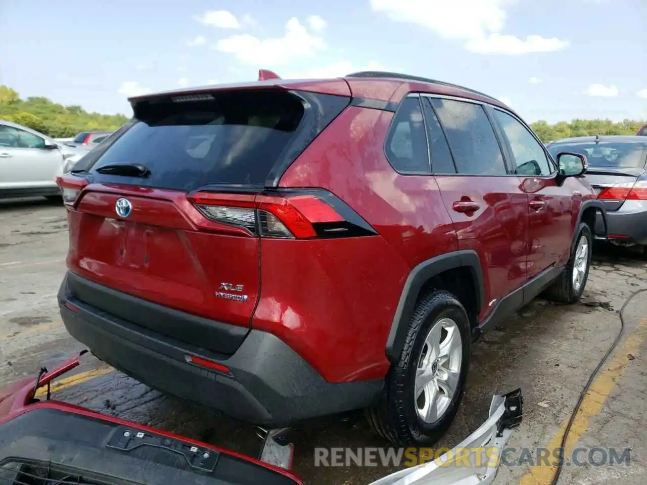 4 Photograph of a damaged car 2T3RWRFV8MW120496 TOYOTA RAV4 2021