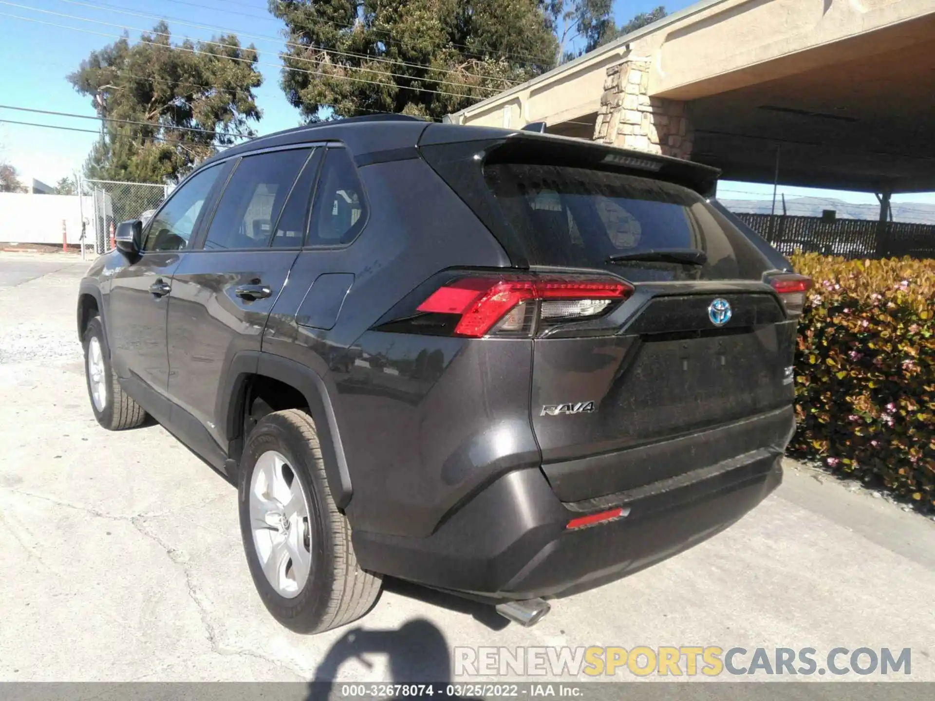 3 Photograph of a damaged car 2T3RWRFV8MW128713 TOYOTA RAV4 2021