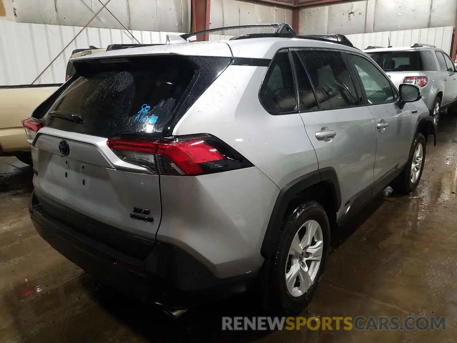 4 Photograph of a damaged car 2T3RWRFV9MW121530 TOYOTA RAV4 2021