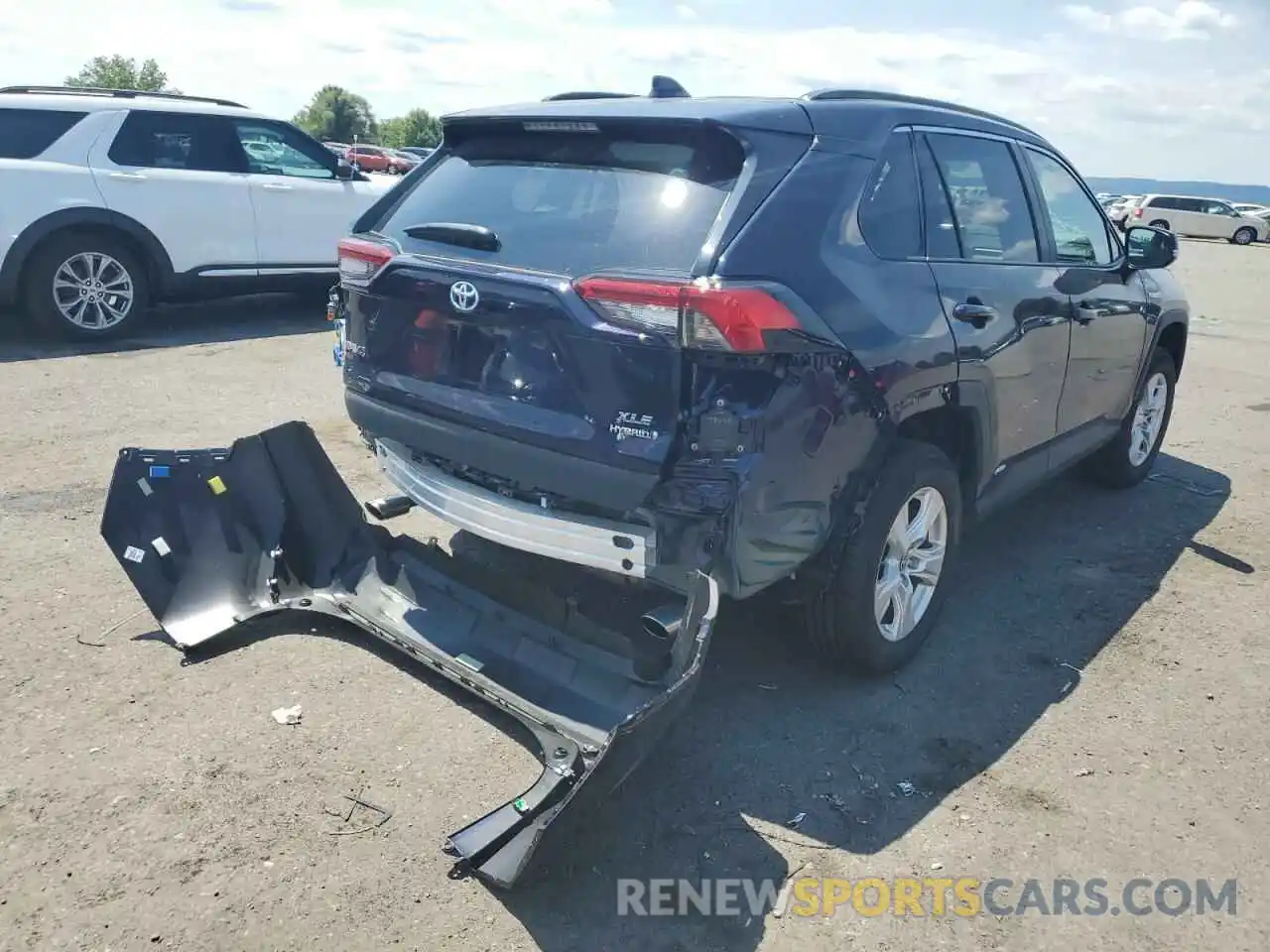 4 Photograph of a damaged car 2T3RWRFV9MW127022 TOYOTA RAV4 2021