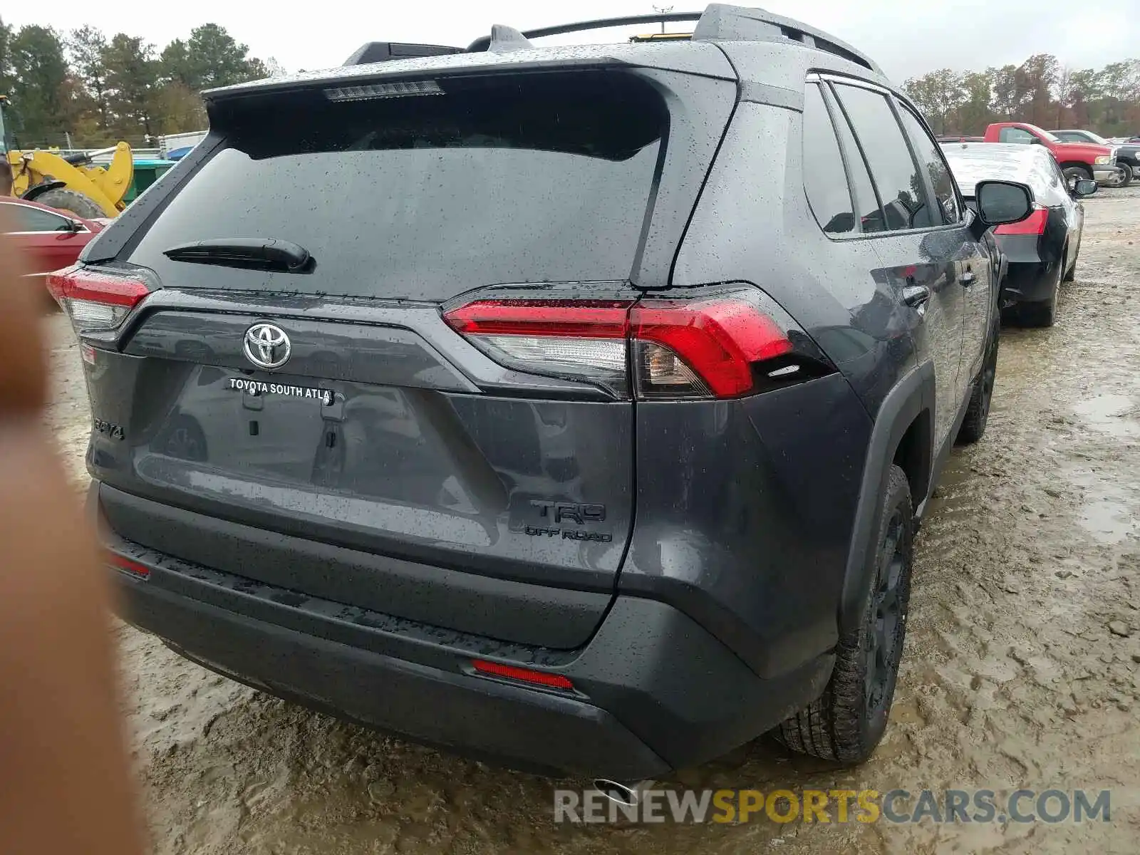 4 Photograph of a damaged car 2T3S1RFV6MW140567 TOYOTA RAV4 2021