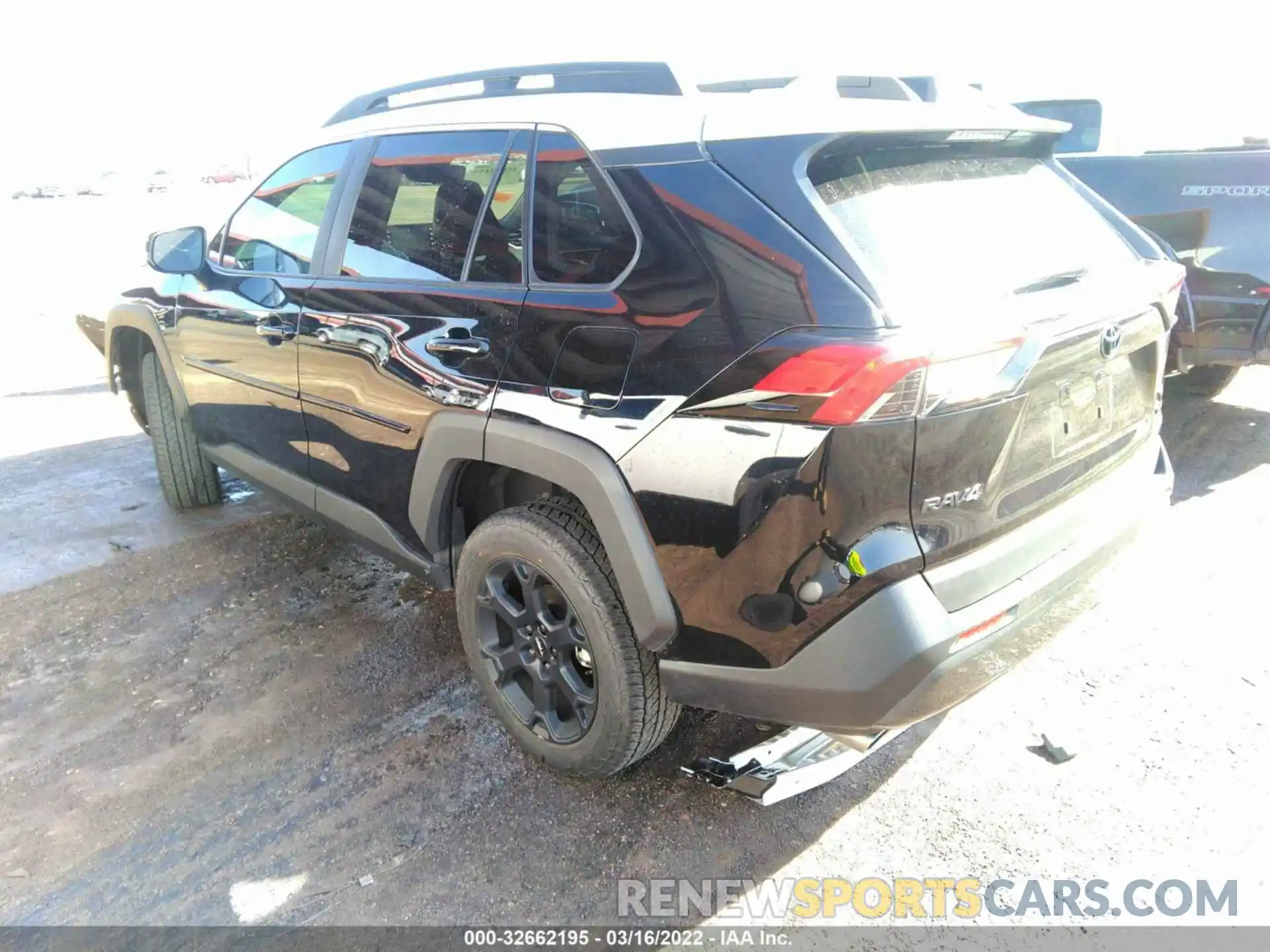 3 Photograph of a damaged car 2T3S1RFV8MW242713 TOYOTA RAV4 2021