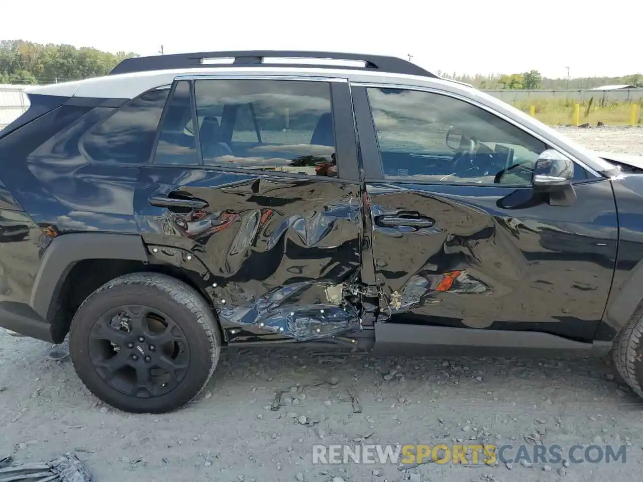 9 Photograph of a damaged car 2T3S1RFVXMW221670 TOYOTA RAV4 2021