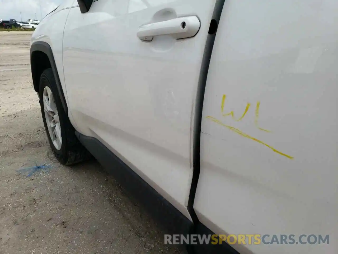 9 Photograph of a damaged car 2T3W1RFV0MC093524 TOYOTA RAV4 2021