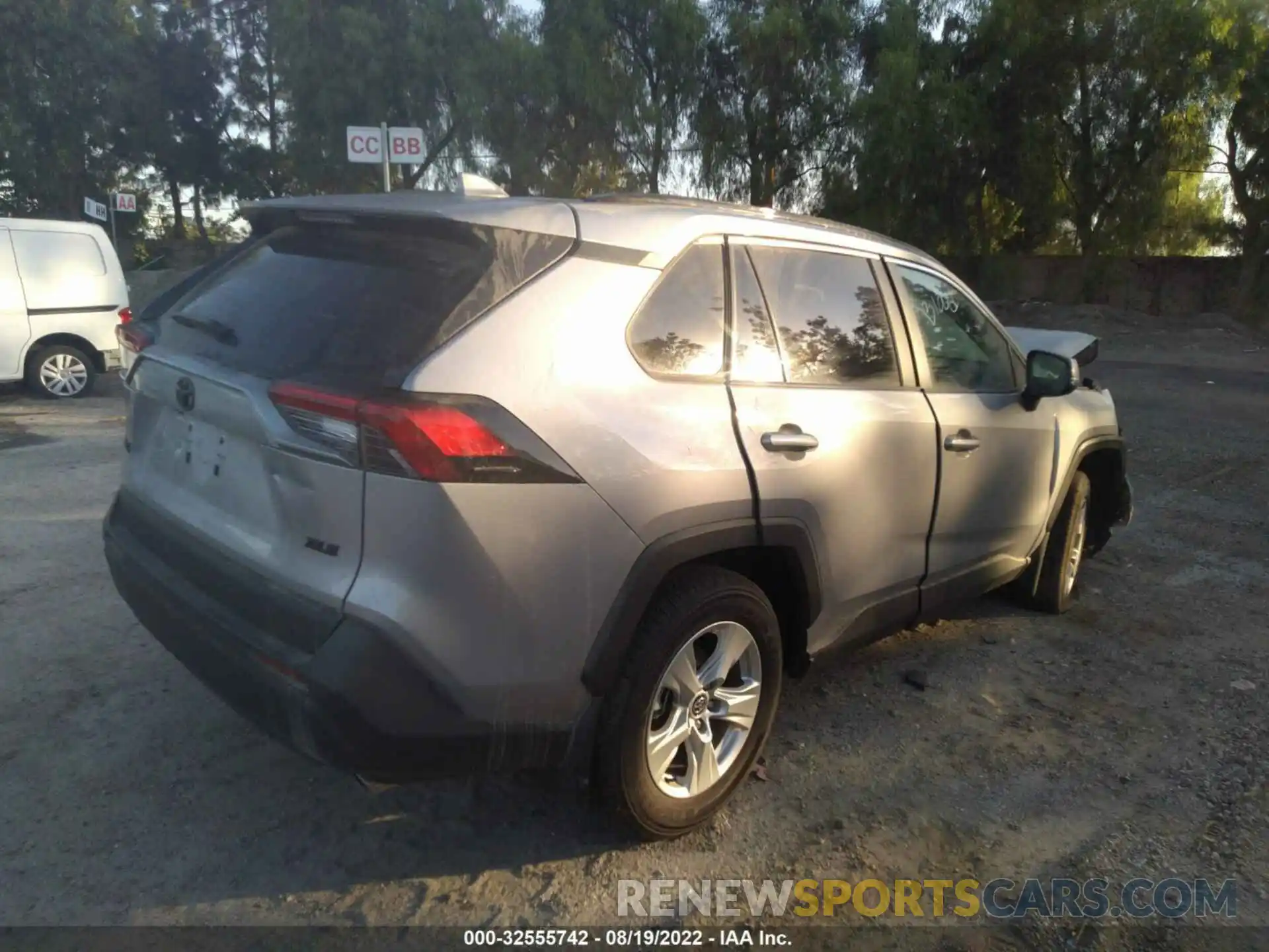 4 Photograph of a damaged car 2T3W1RFV0MC094818 TOYOTA RAV4 2021