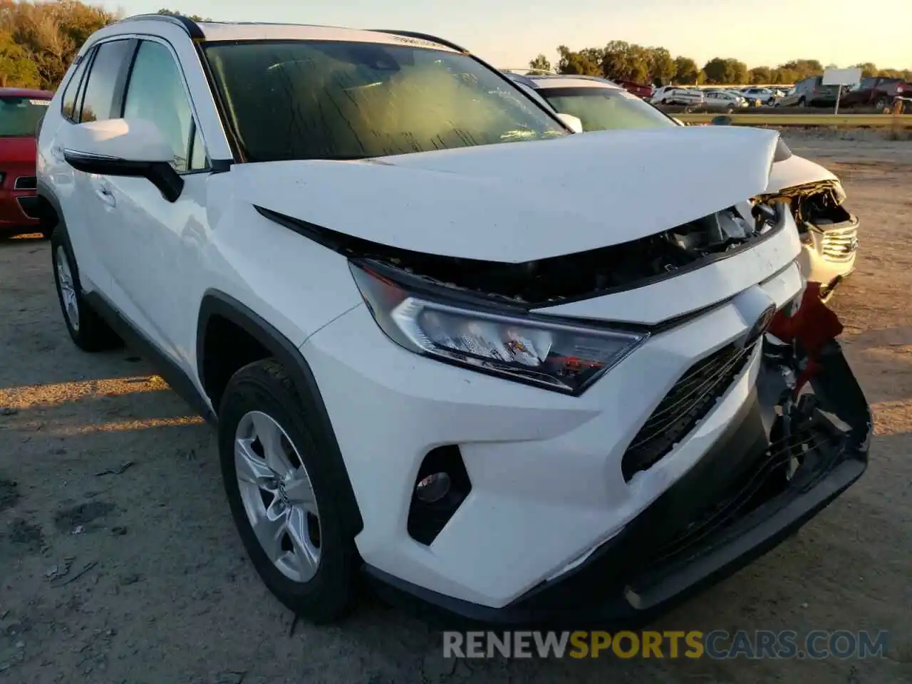 1 Photograph of a damaged car 2T3W1RFV0MC098187 TOYOTA RAV4 2021