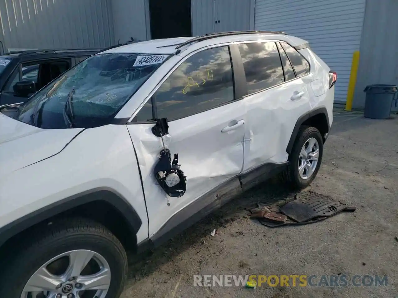 9 Photograph of a damaged car 2T3W1RFV0MC136503 TOYOTA RAV4 2021