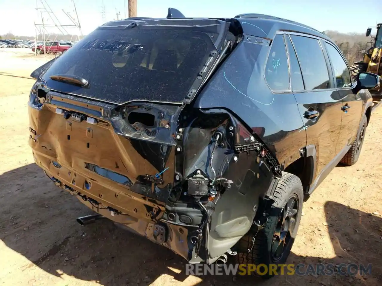 4 Photograph of a damaged car 2T3W1RFV0MC140101 TOYOTA RAV4 2021