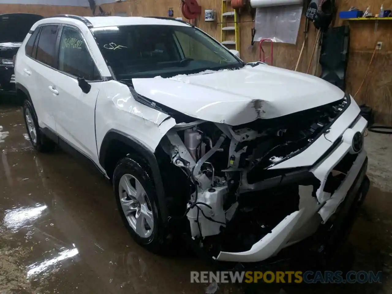 1 Photograph of a damaged car 2T3W1RFV0MC140213 TOYOTA RAV4 2021