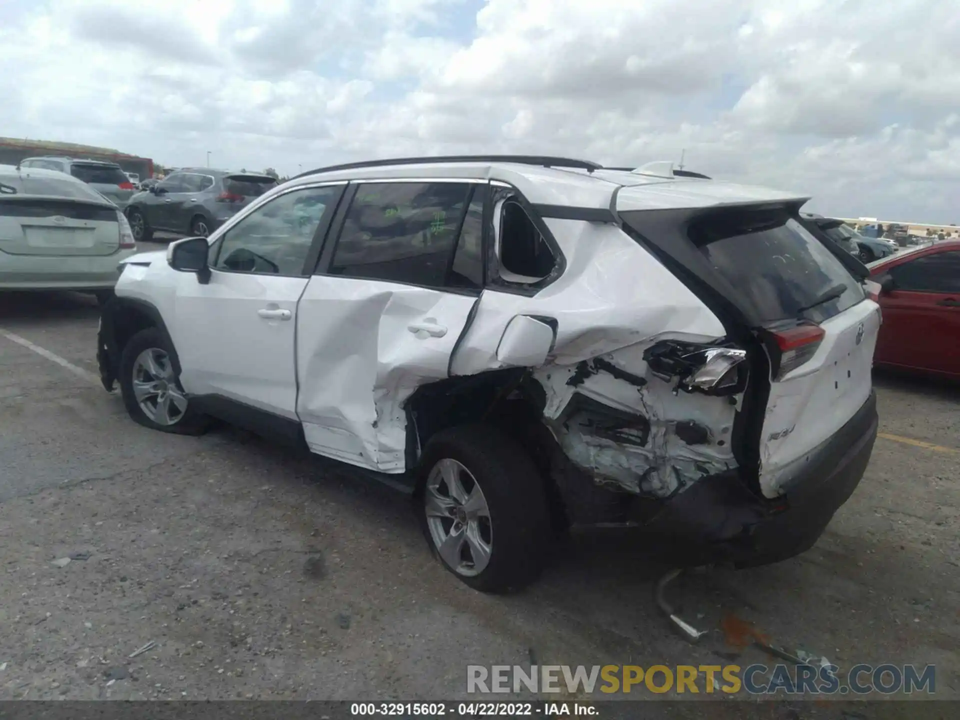 3 Photograph of a damaged car 2T3W1RFV0MC142205 TOYOTA RAV4 2021