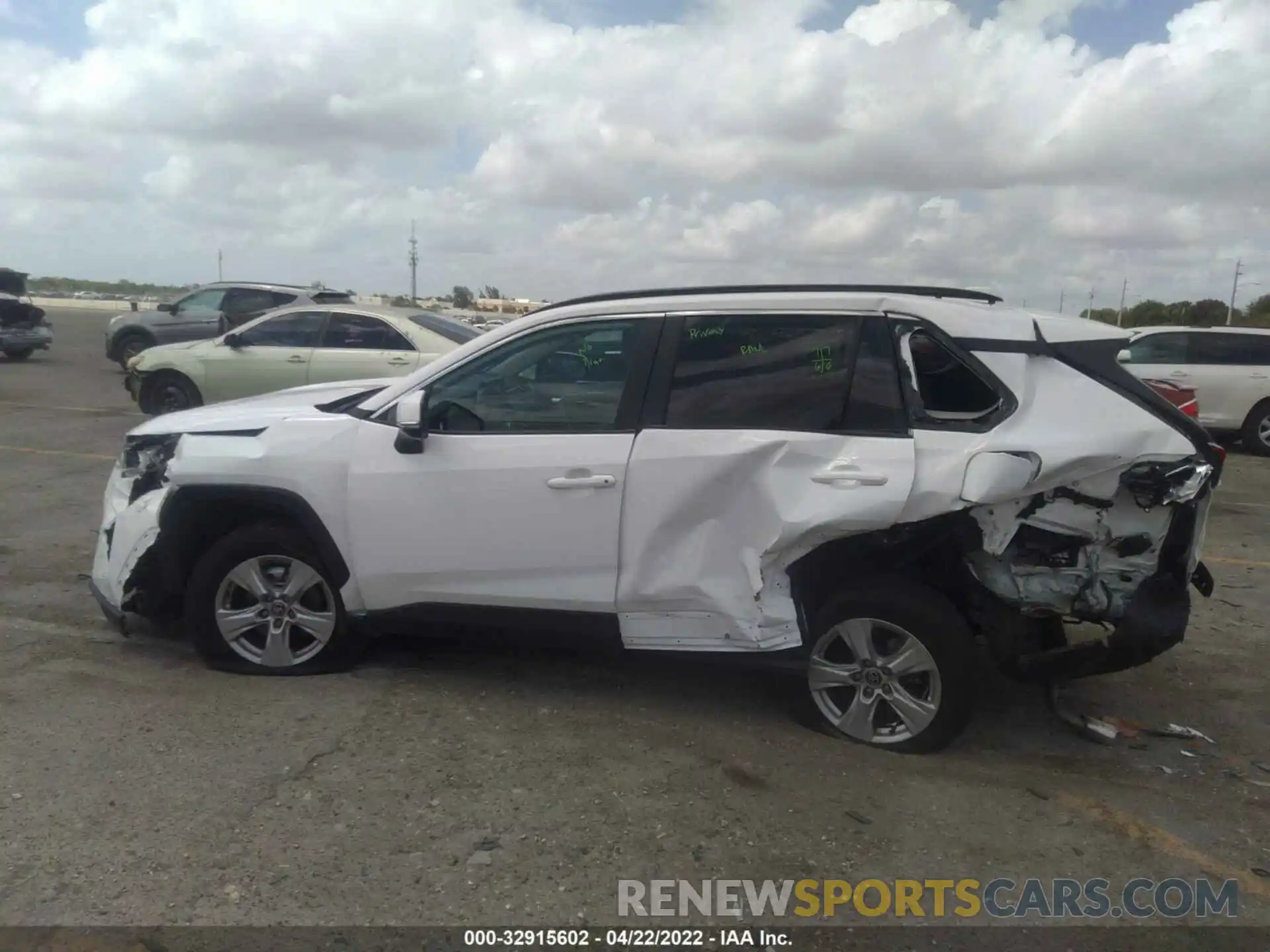 6 Photograph of a damaged car 2T3W1RFV0MC142205 TOYOTA RAV4 2021