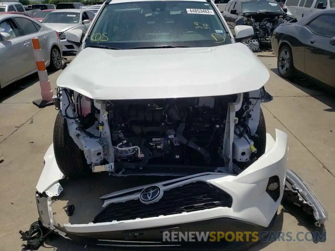 9 Photograph of a damaged car 2T3W1RFV0MC147209 TOYOTA RAV4 2021