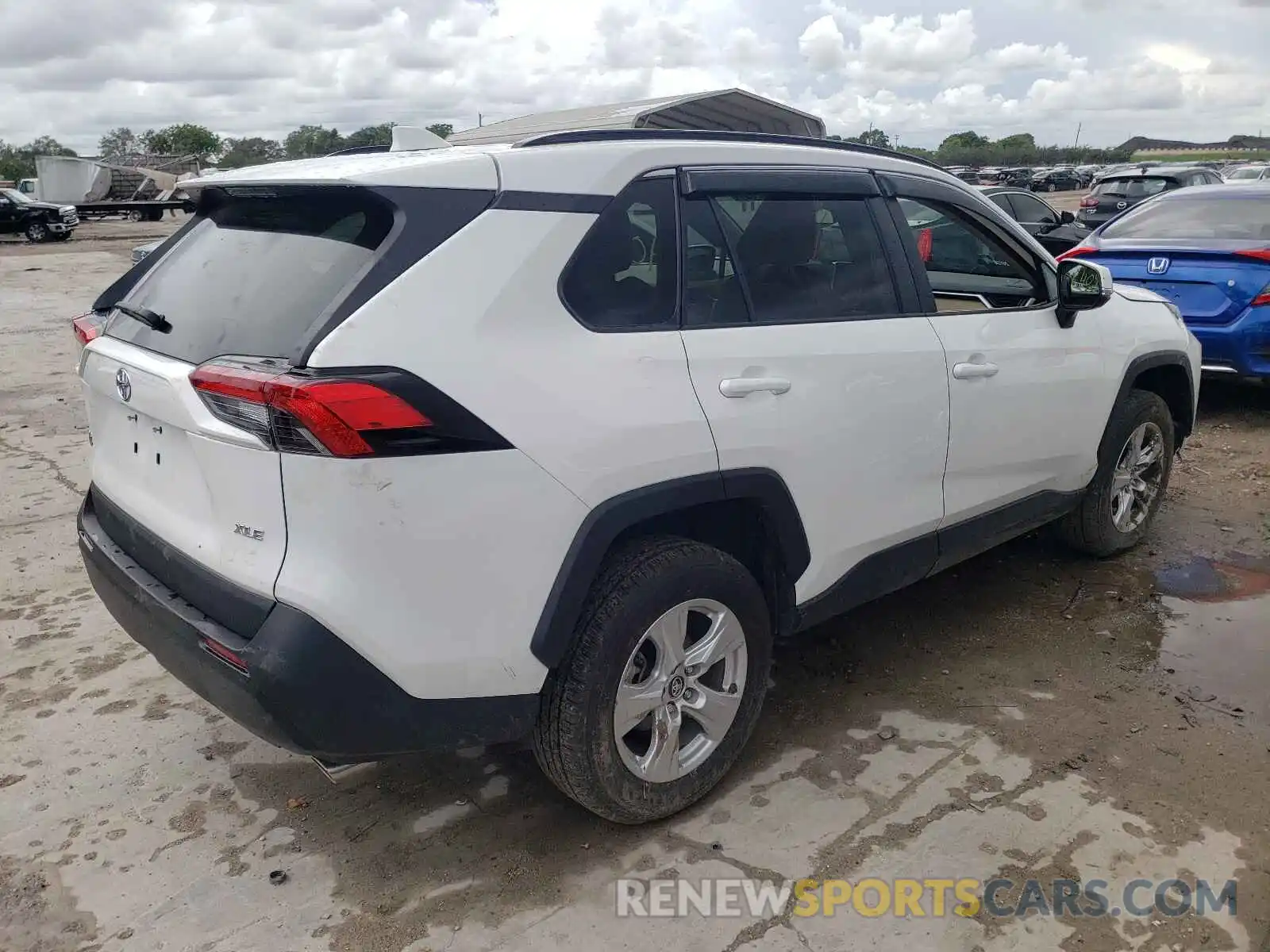 4 Photograph of a damaged car 2T3W1RFV0MW111020 TOYOTA RAV4 2021