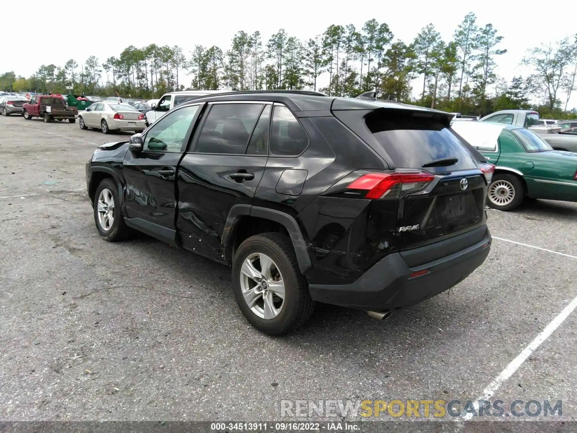 3 Photograph of a damaged car 2T3W1RFV0MW112636 TOYOTA RAV4 2021