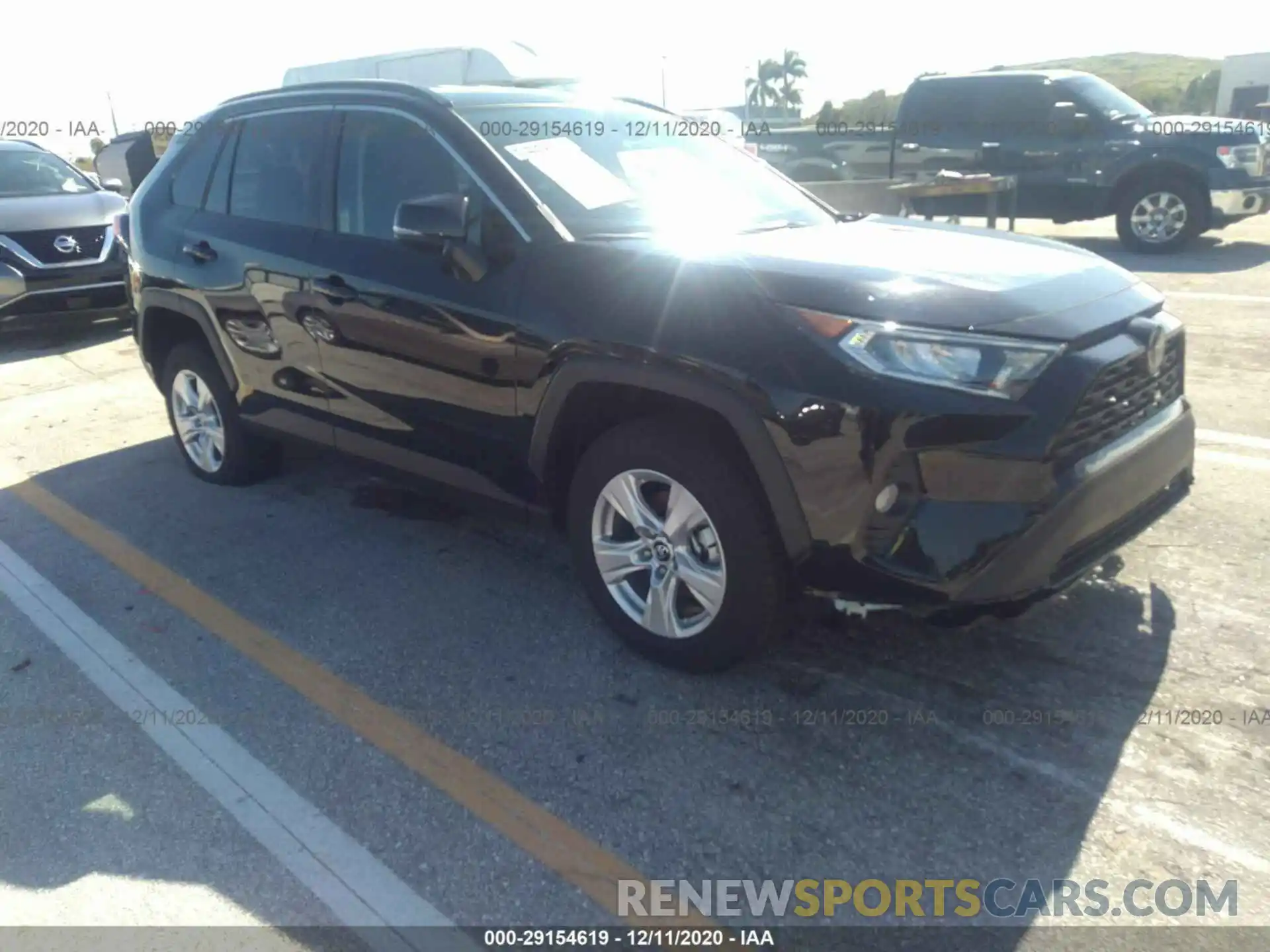 1 Photograph of a damaged car 2T3W1RFV0MW112782 TOYOTA RAV4 2021