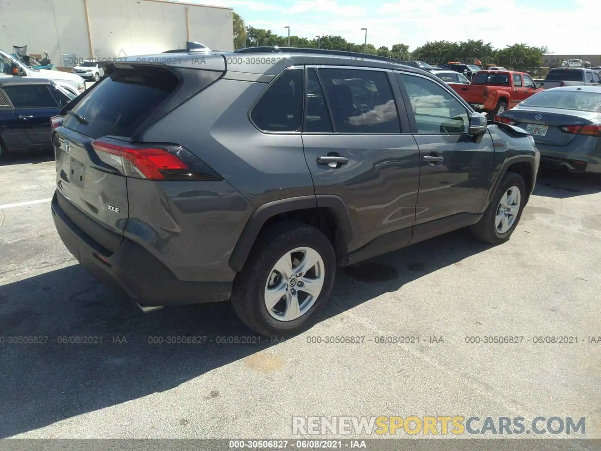 4 Photograph of a damaged car 2T3W1RFV0MW113897 TOYOTA RAV4 2021