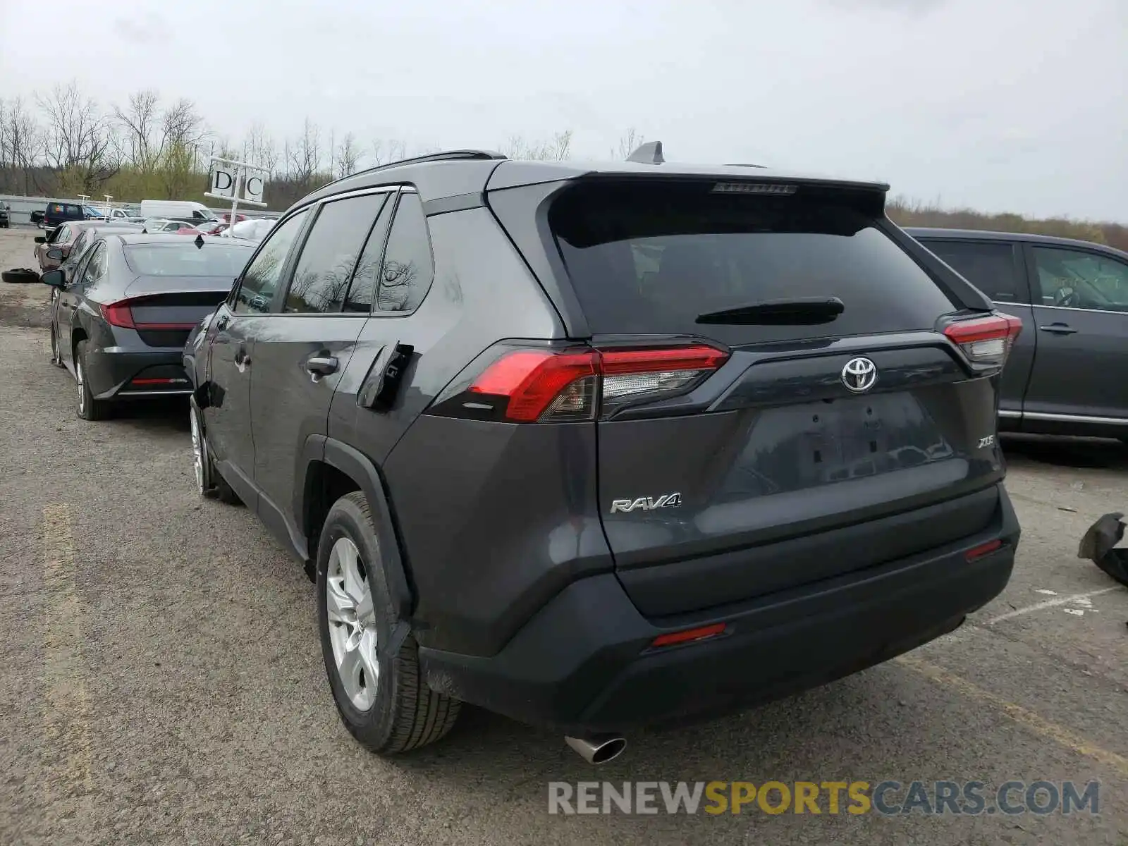 3 Photograph of a damaged car 2T3W1RFV0MW117156 TOYOTA RAV4 2021