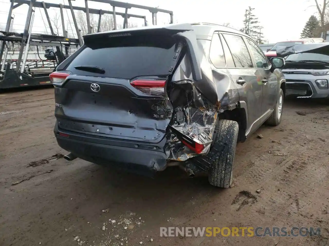 4 Photograph of a damaged car 2T3W1RFV0MW131462 TOYOTA RAV4 2021