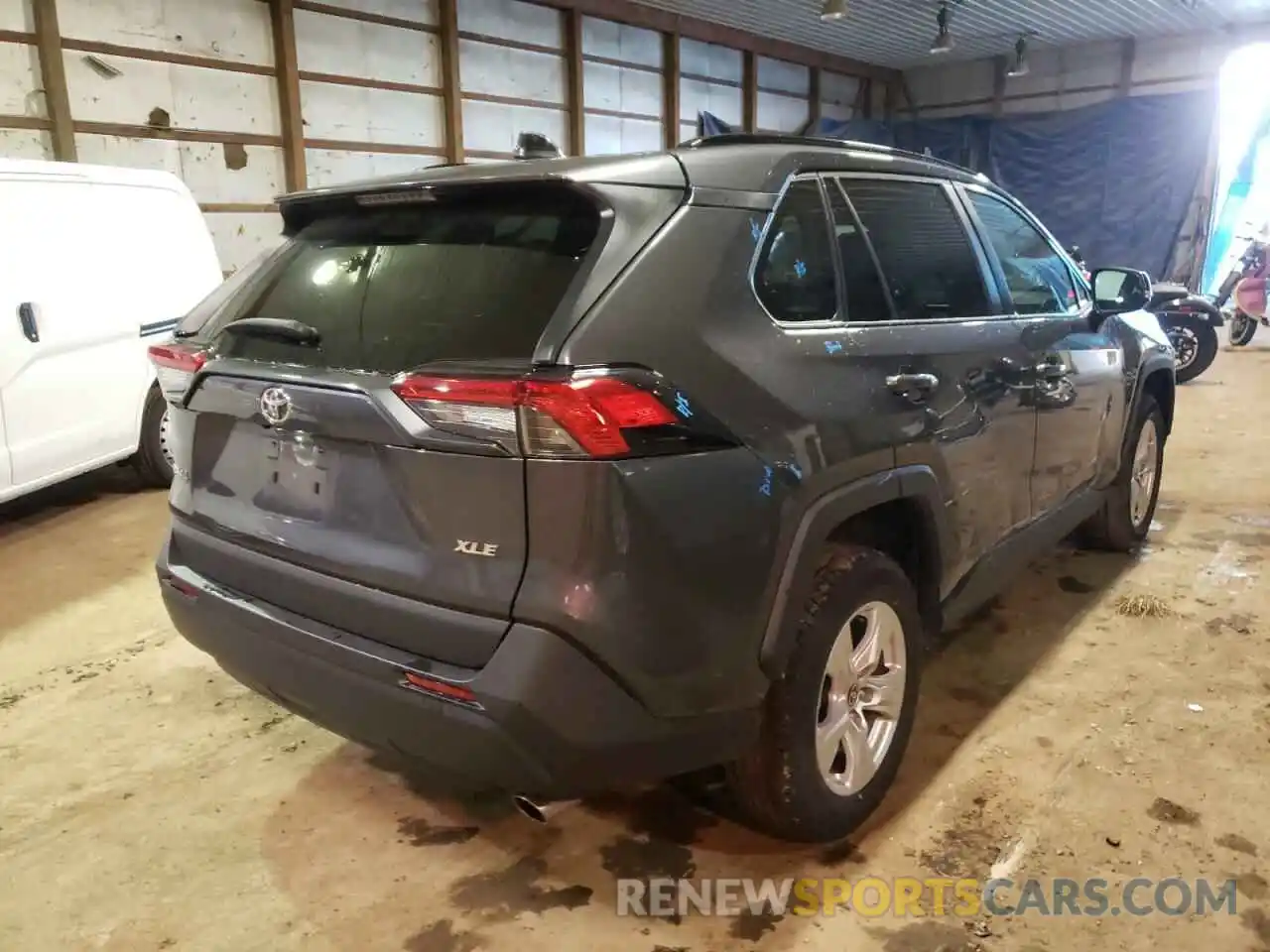 4 Photograph of a damaged car 2T3W1RFV0MW132143 TOYOTA RAV4 2021