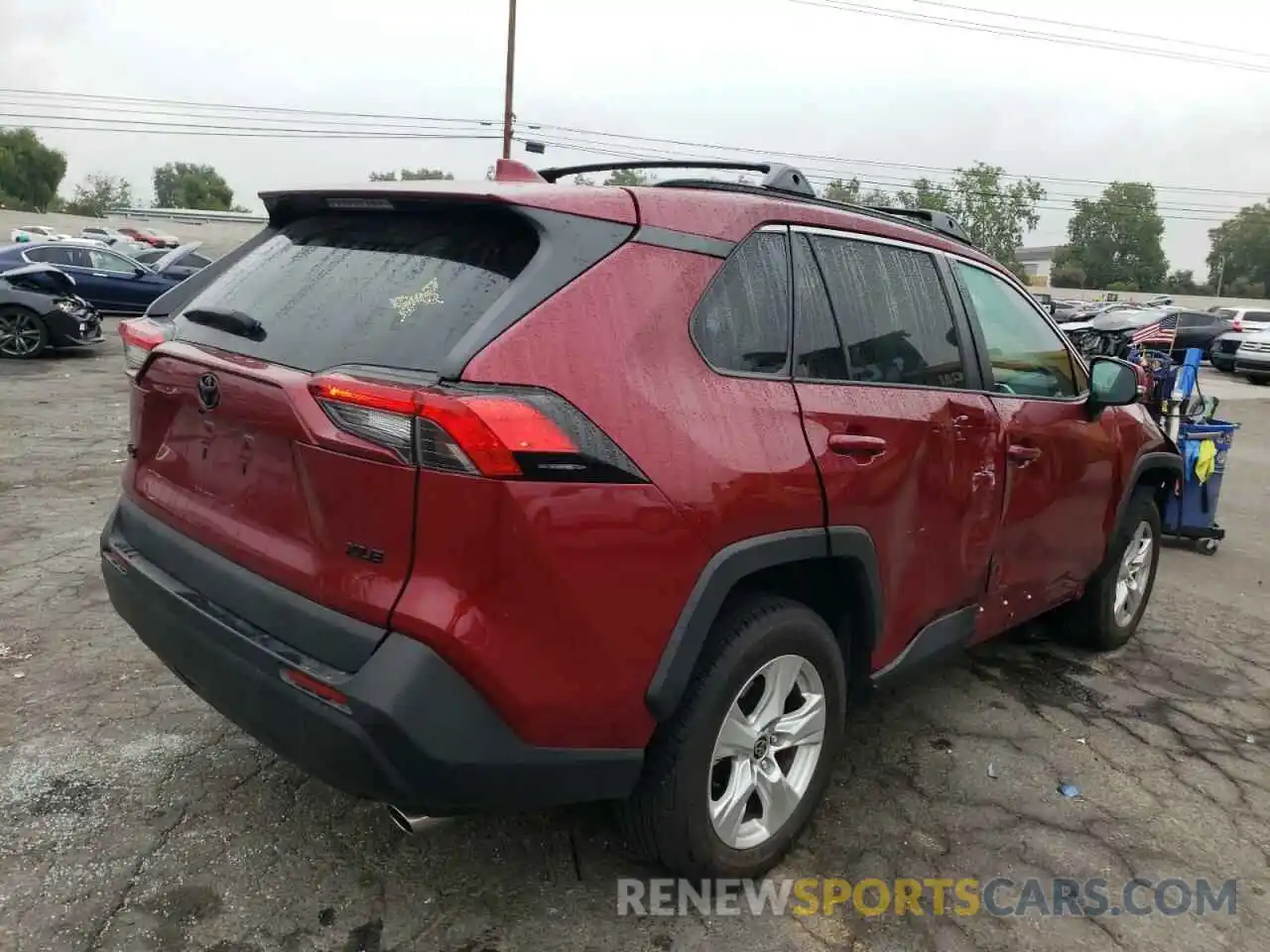 4 Photograph of a damaged car 2T3W1RFV0MW135284 TOYOTA RAV4 2021