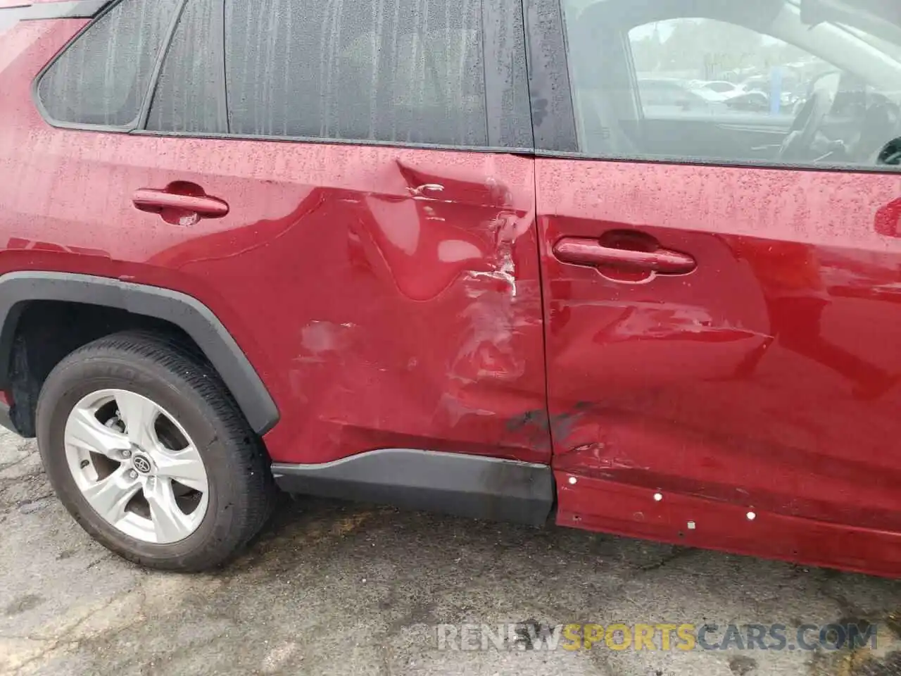 9 Photograph of a damaged car 2T3W1RFV0MW135284 TOYOTA RAV4 2021