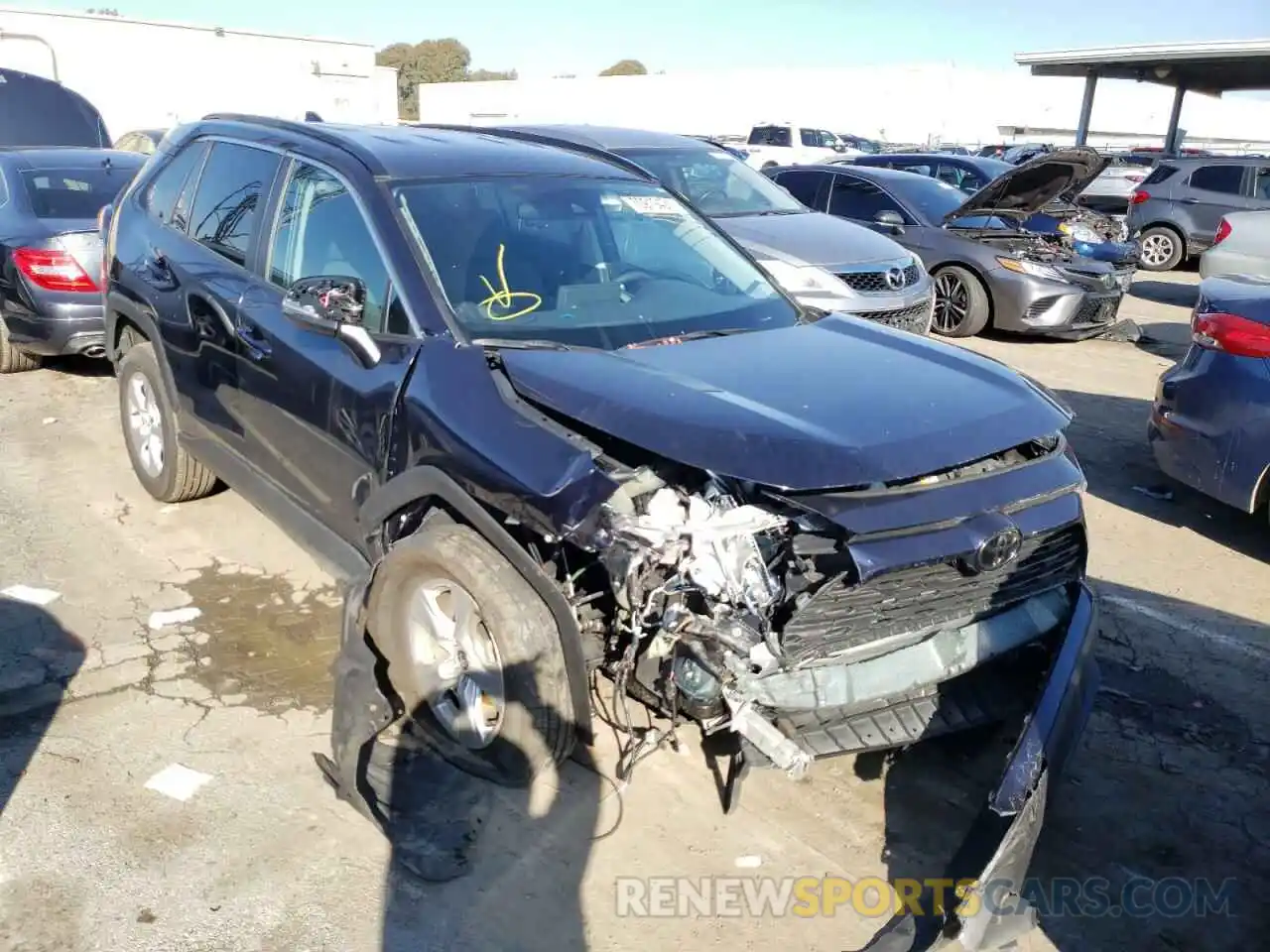 1 Photograph of a damaged car 2T3W1RFV0MW137293 TOYOTA RAV4 2021