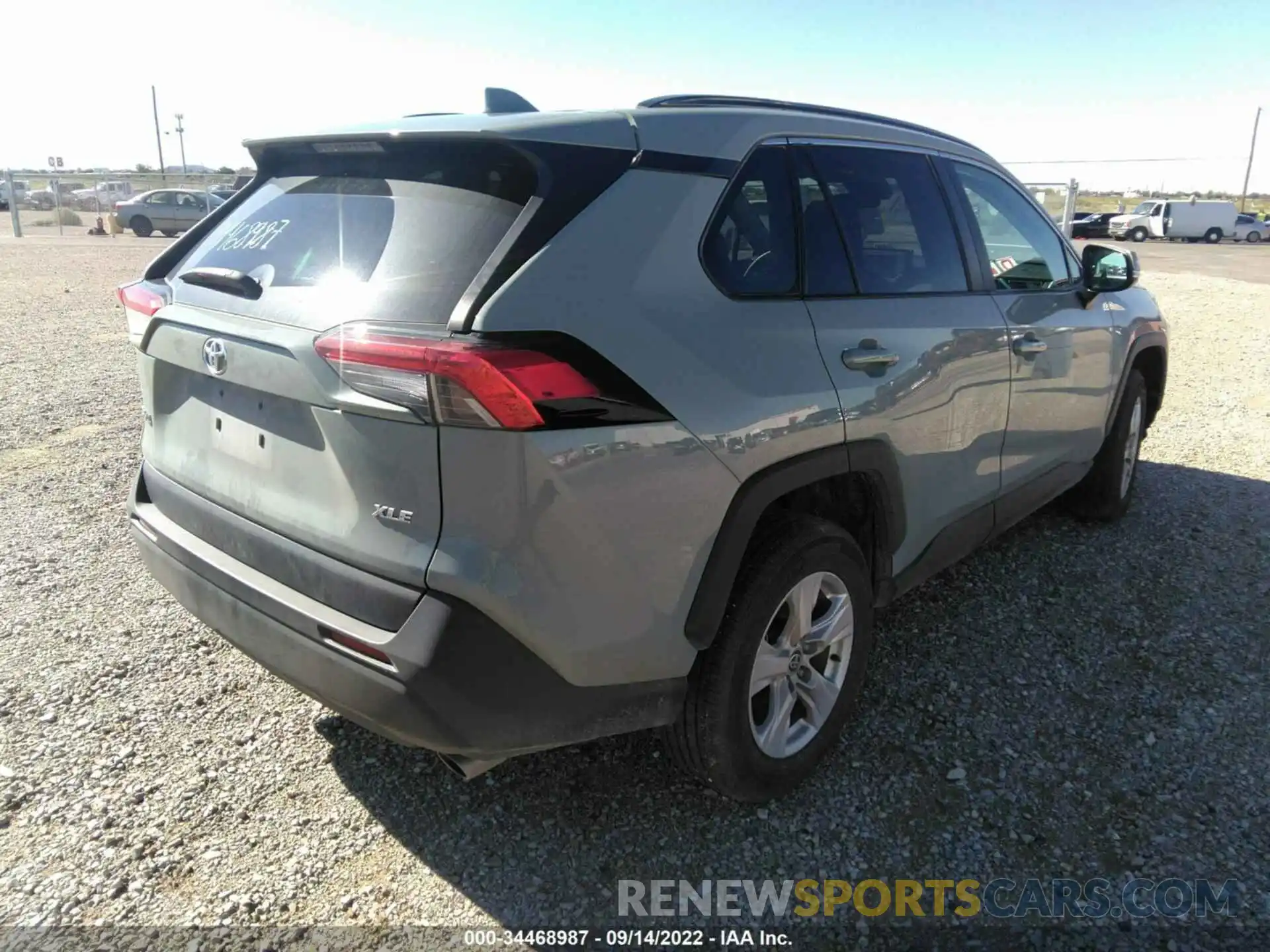 4 Photograph of a damaged car 2T3W1RFV0MW137536 TOYOTA RAV4 2021