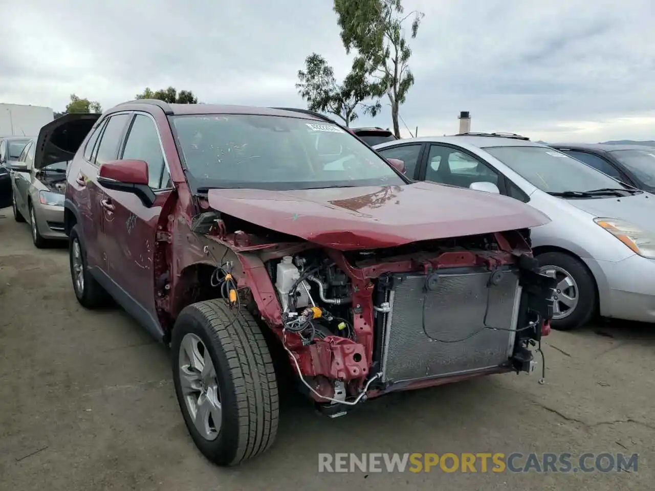 4 Photograph of a damaged car 2T3W1RFV0MW144843 TOYOTA RAV4 2021