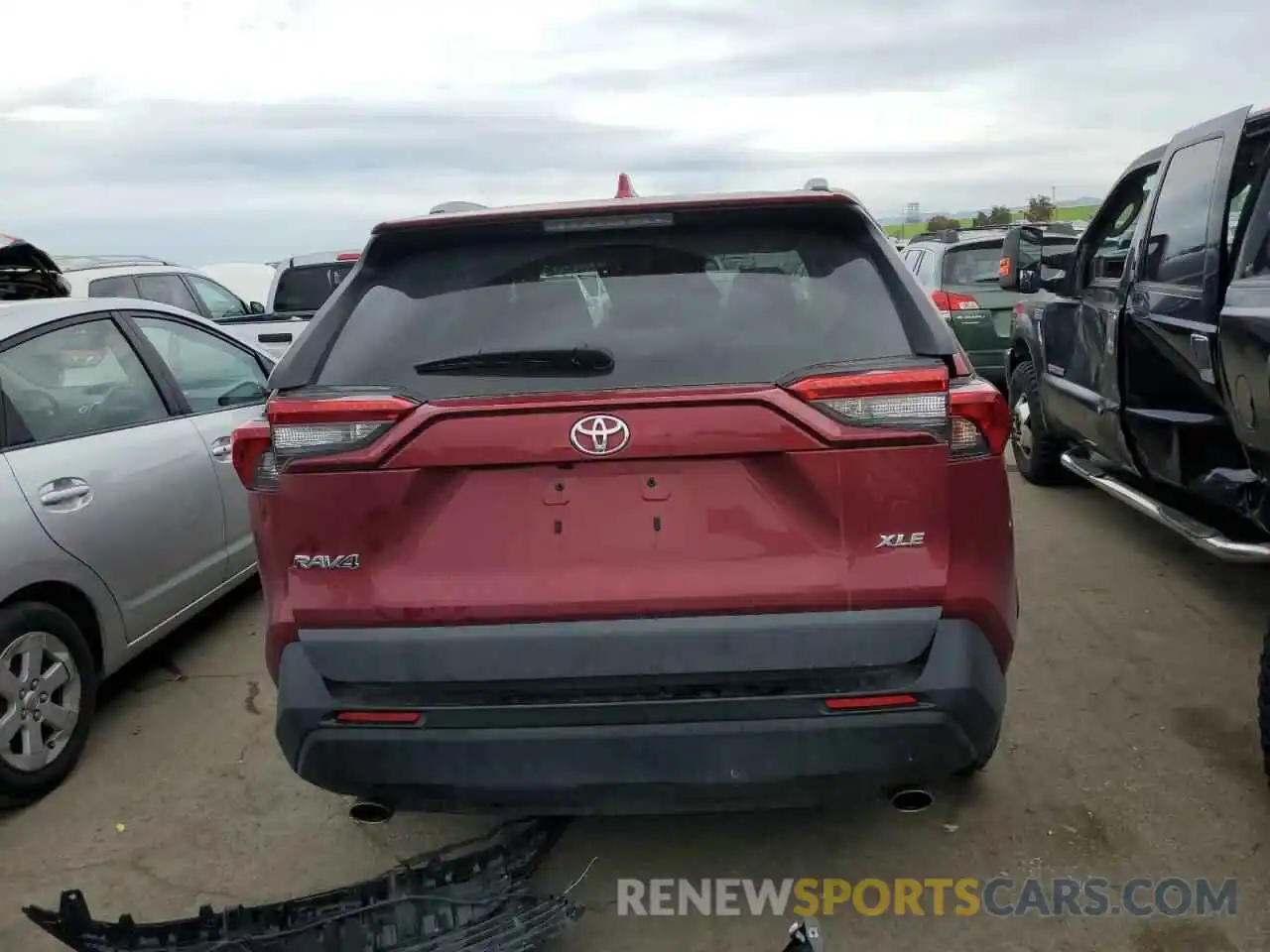 6 Photograph of a damaged car 2T3W1RFV0MW144843 TOYOTA RAV4 2021