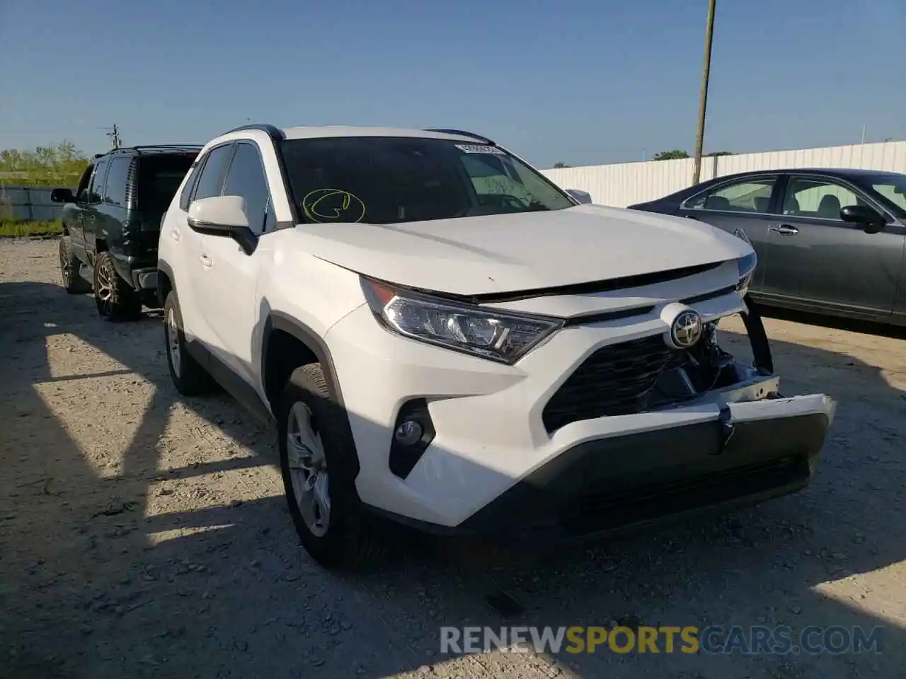 1 Photograph of a damaged car 2T3W1RFV0MW145037 TOYOTA RAV4 2021