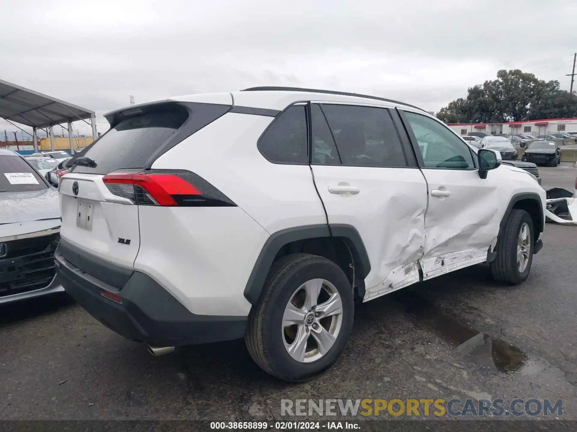 4 Photograph of a damaged car 2T3W1RFV1MC112954 TOYOTA RAV4 2021