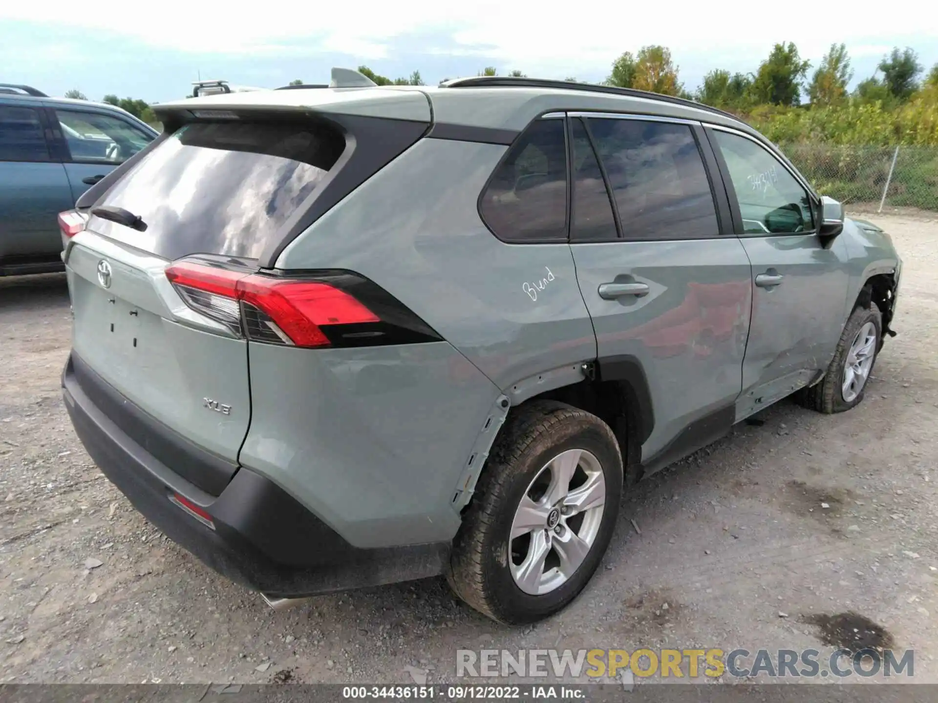 4 Photograph of a damaged car 2T3W1RFV1MW105825 TOYOTA RAV4 2021