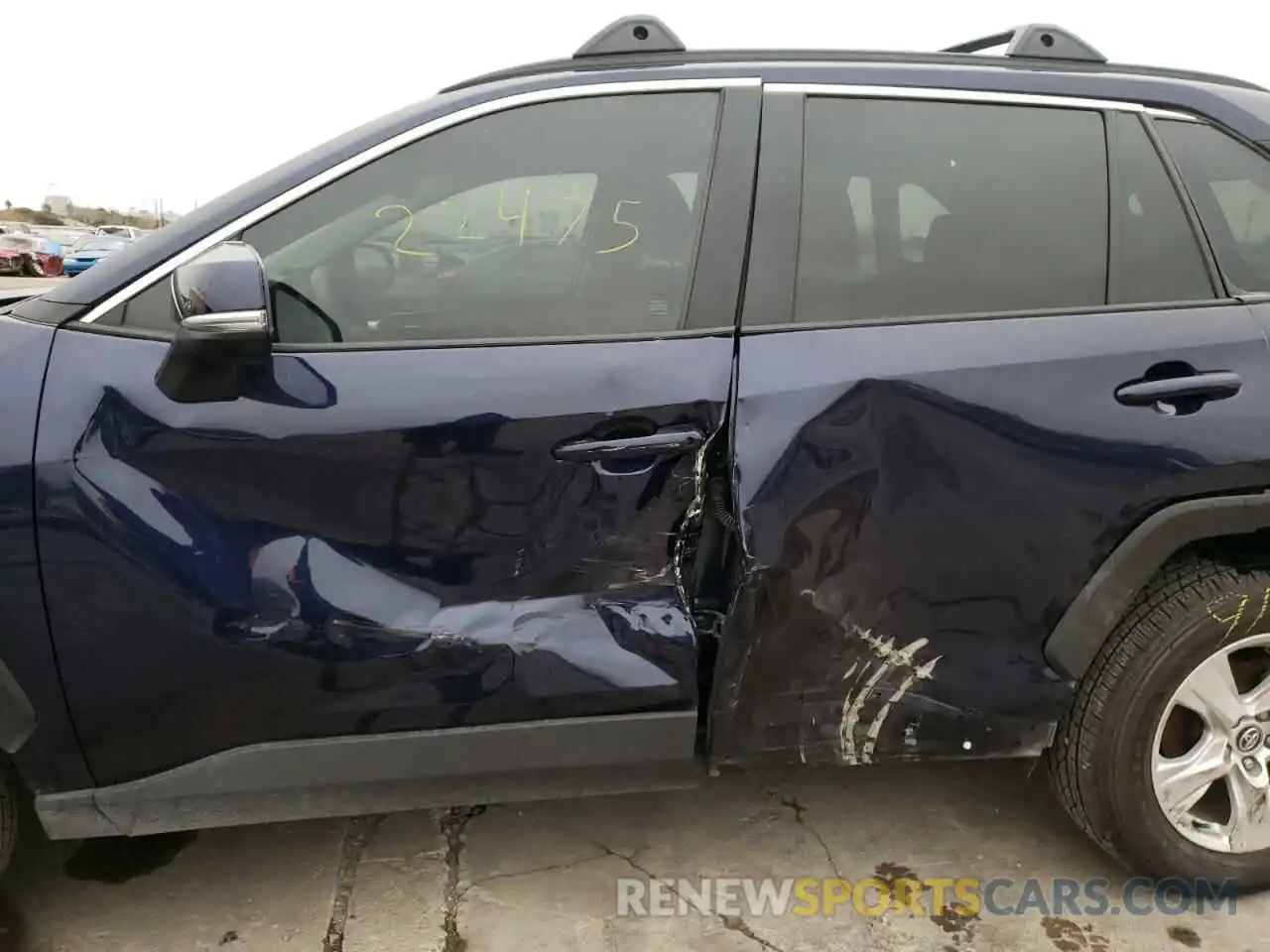 9 Photograph of a damaged car 2T3W1RFV1MW121278 TOYOTA RAV4 2021