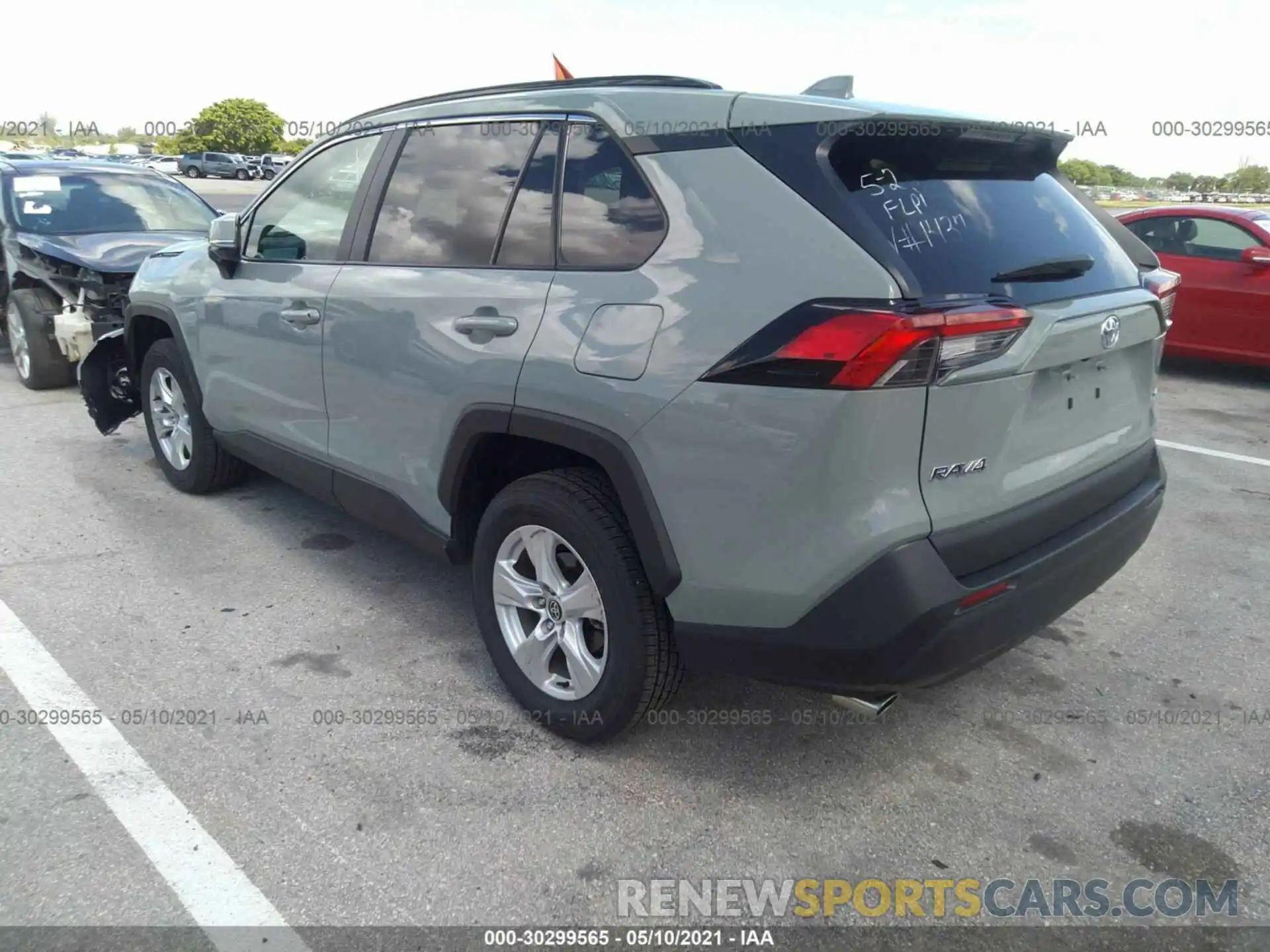 3 Photograph of a damaged car 2T3W1RFV1MW131437 TOYOTA RAV4 2021