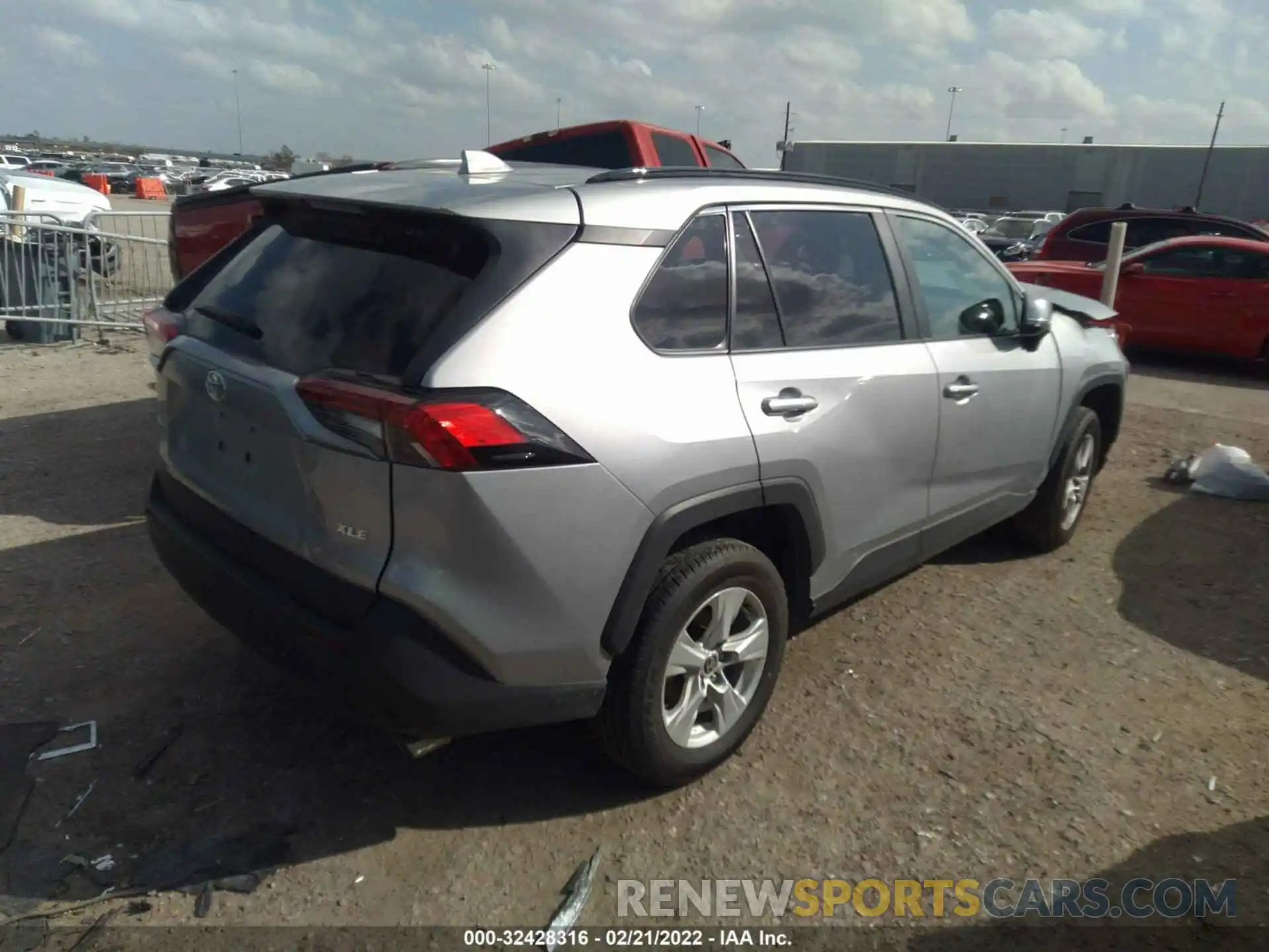 4 Photograph of a damaged car 2T3W1RFV1MW155320 TOYOTA RAV4 2021