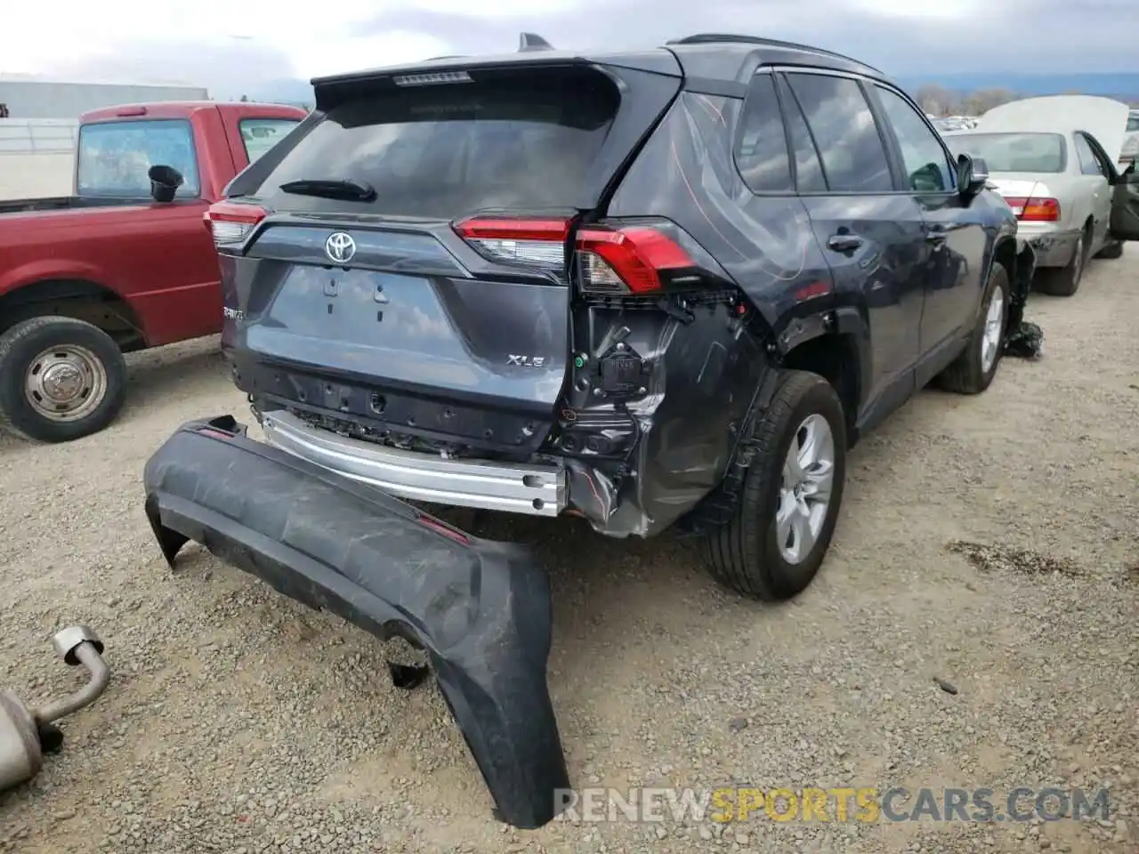 4 Photograph of a damaged car 2T3W1RFV1MW169671 TOYOTA RAV4 2021